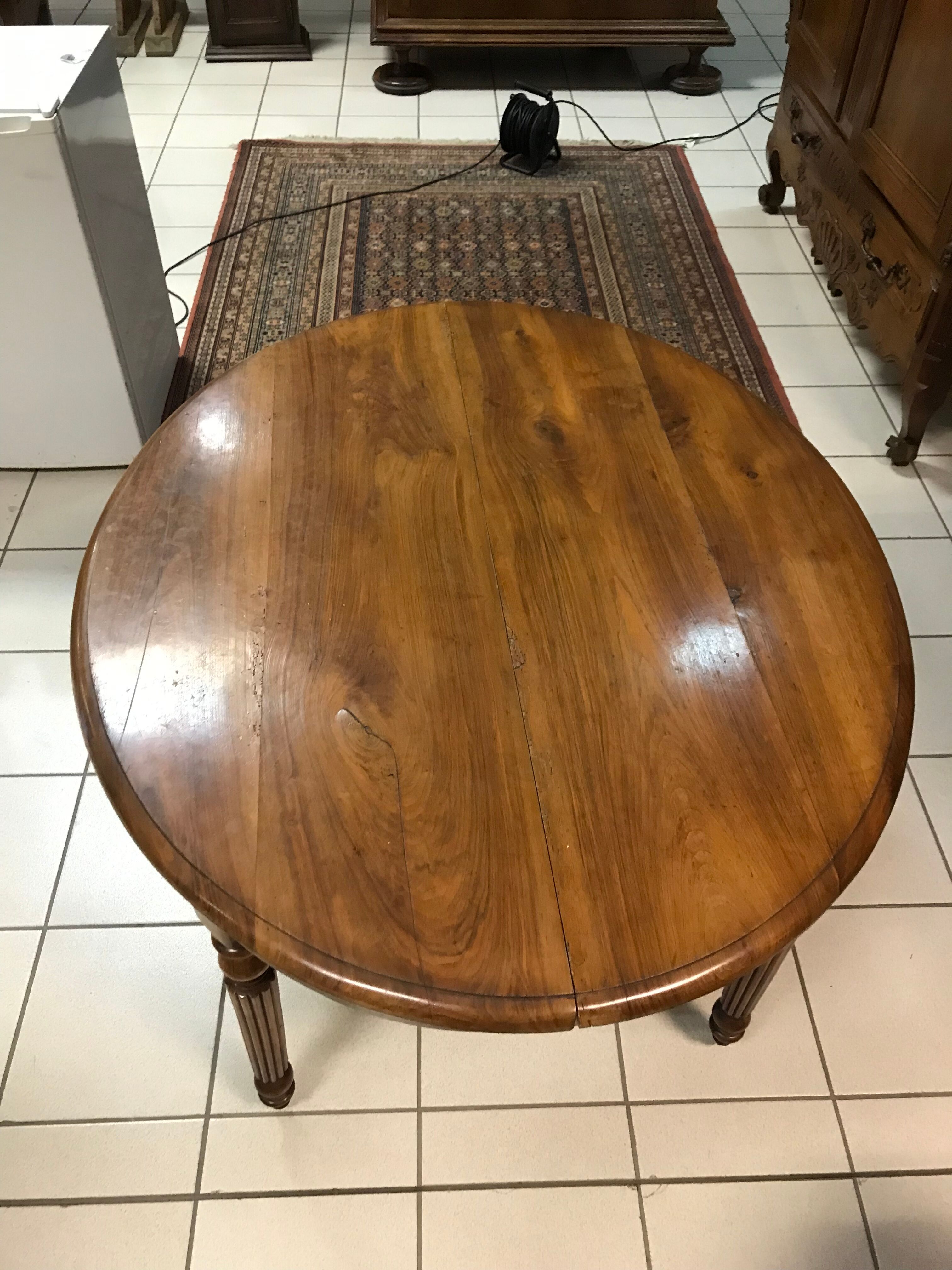 Table Louis Philippe old walnut oval