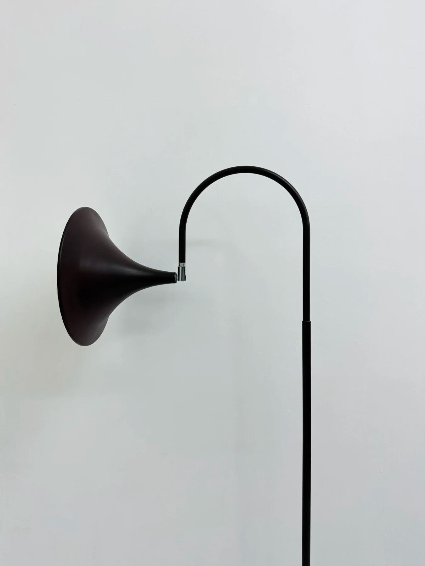 Hala Zeist Trumpet brown minimalist floor lamp, 1970s Dutch design
