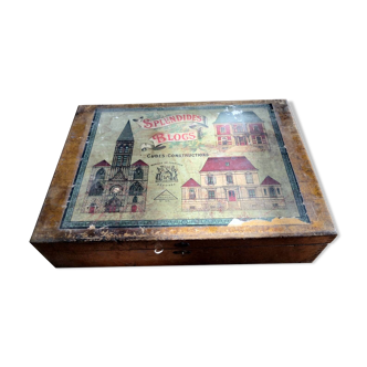 A box of “Splendid Blocks, cubes, construction”, old toy
