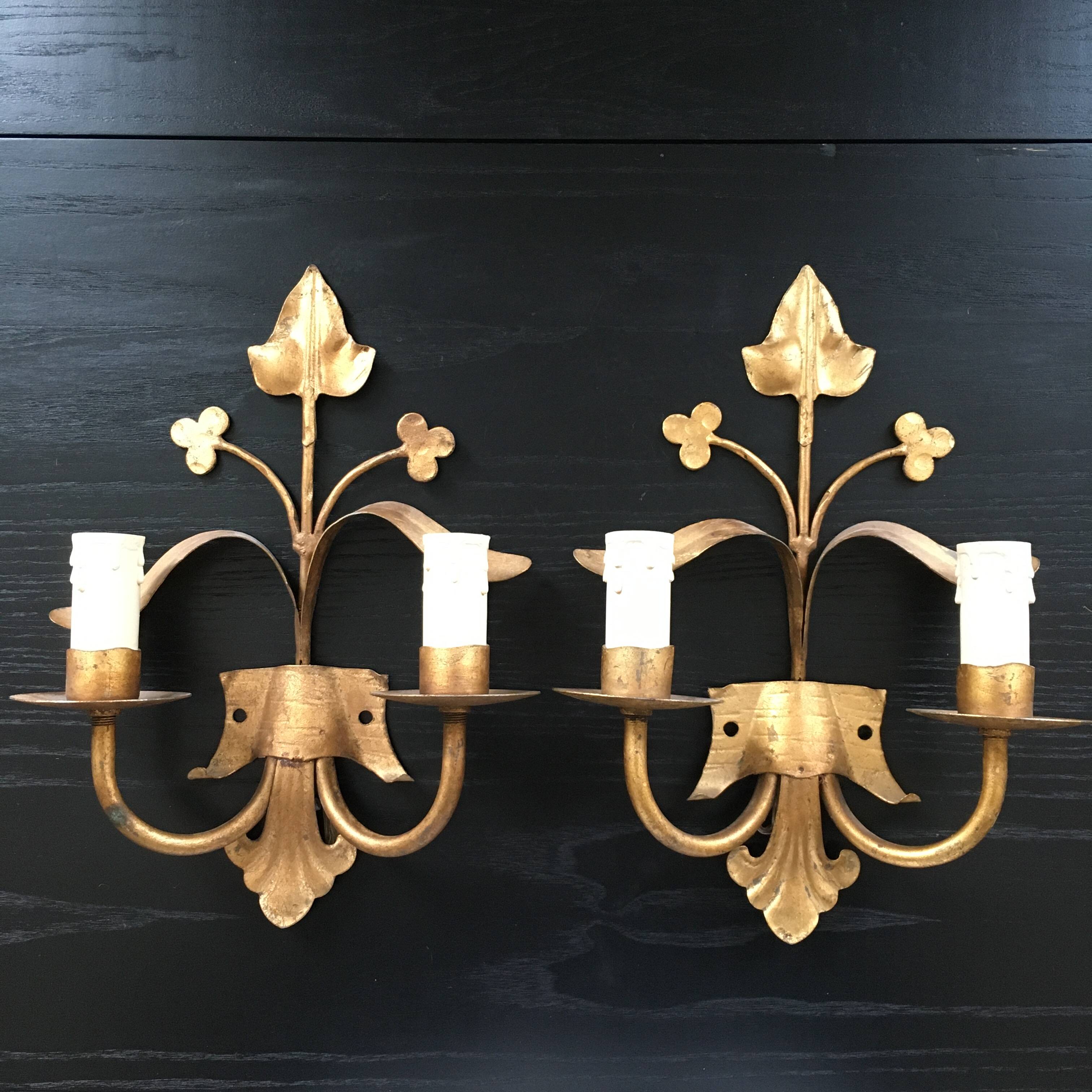 Paire d’appliques en métal doré