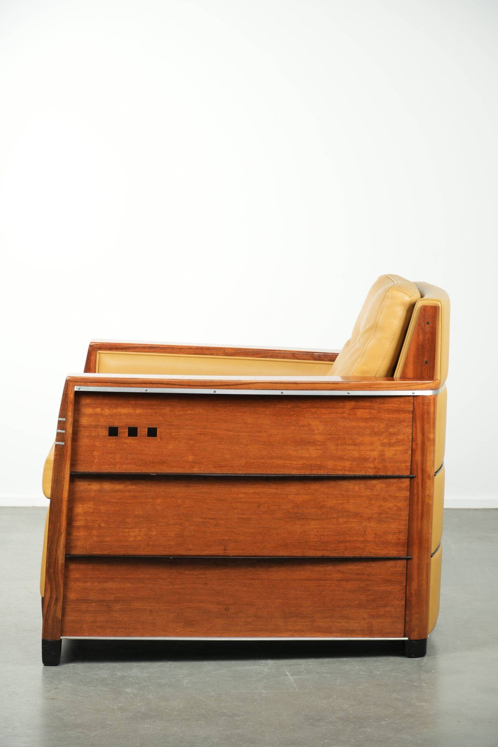 Fauteuil Art Déco jaune de luxe et bien entretenu