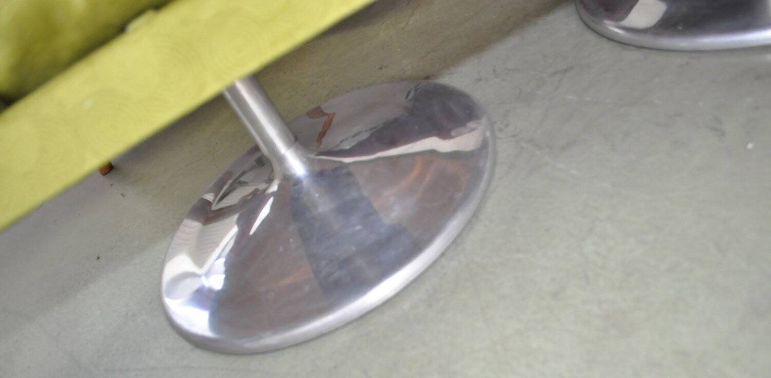 1960s sofa set with 2 seats and 2 armchairs in chartreuse fabric, original metal legs.