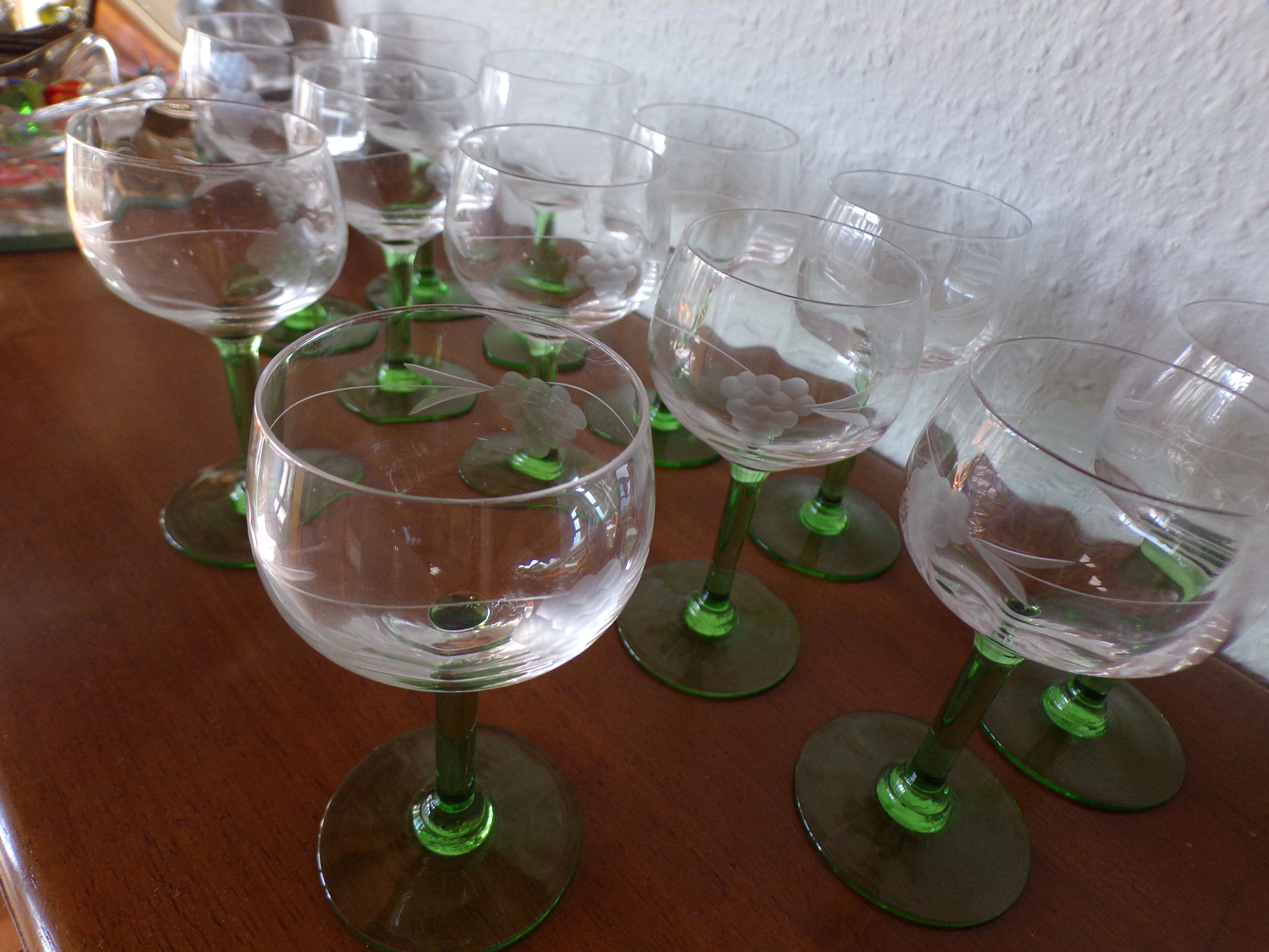 12 glasses liquor in crystal foot green grape pattern