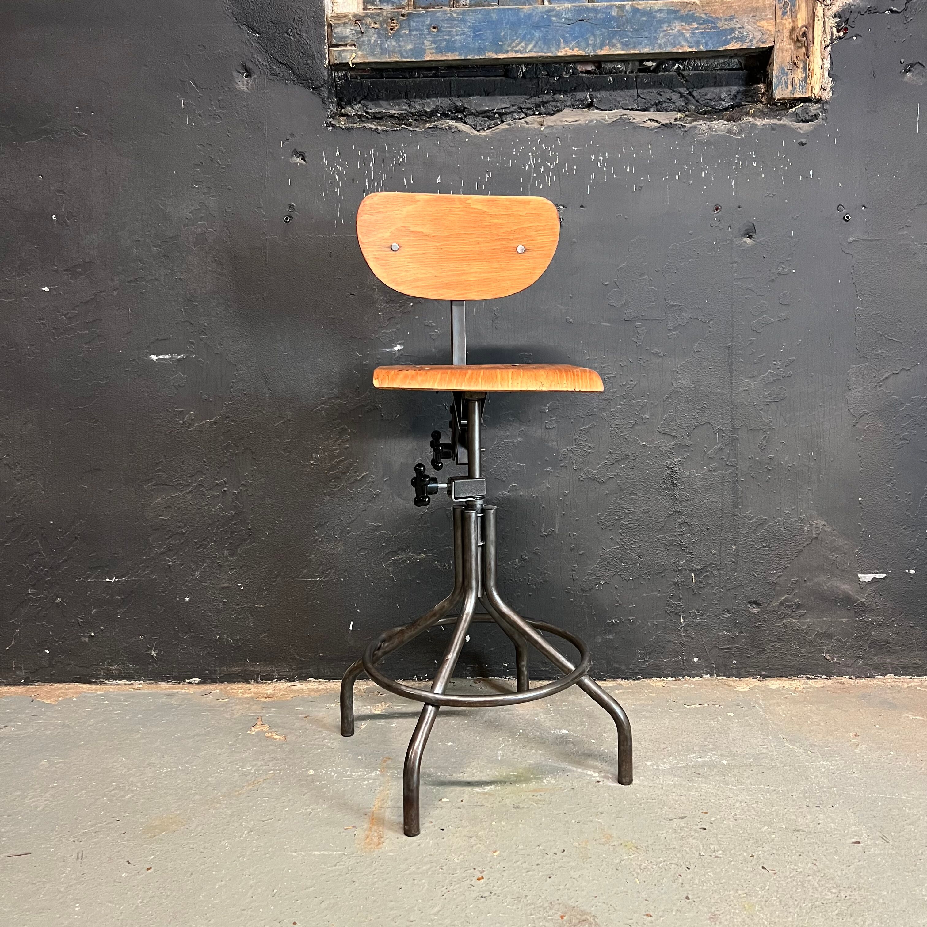 Chaise d’atelier réglable Bienaise