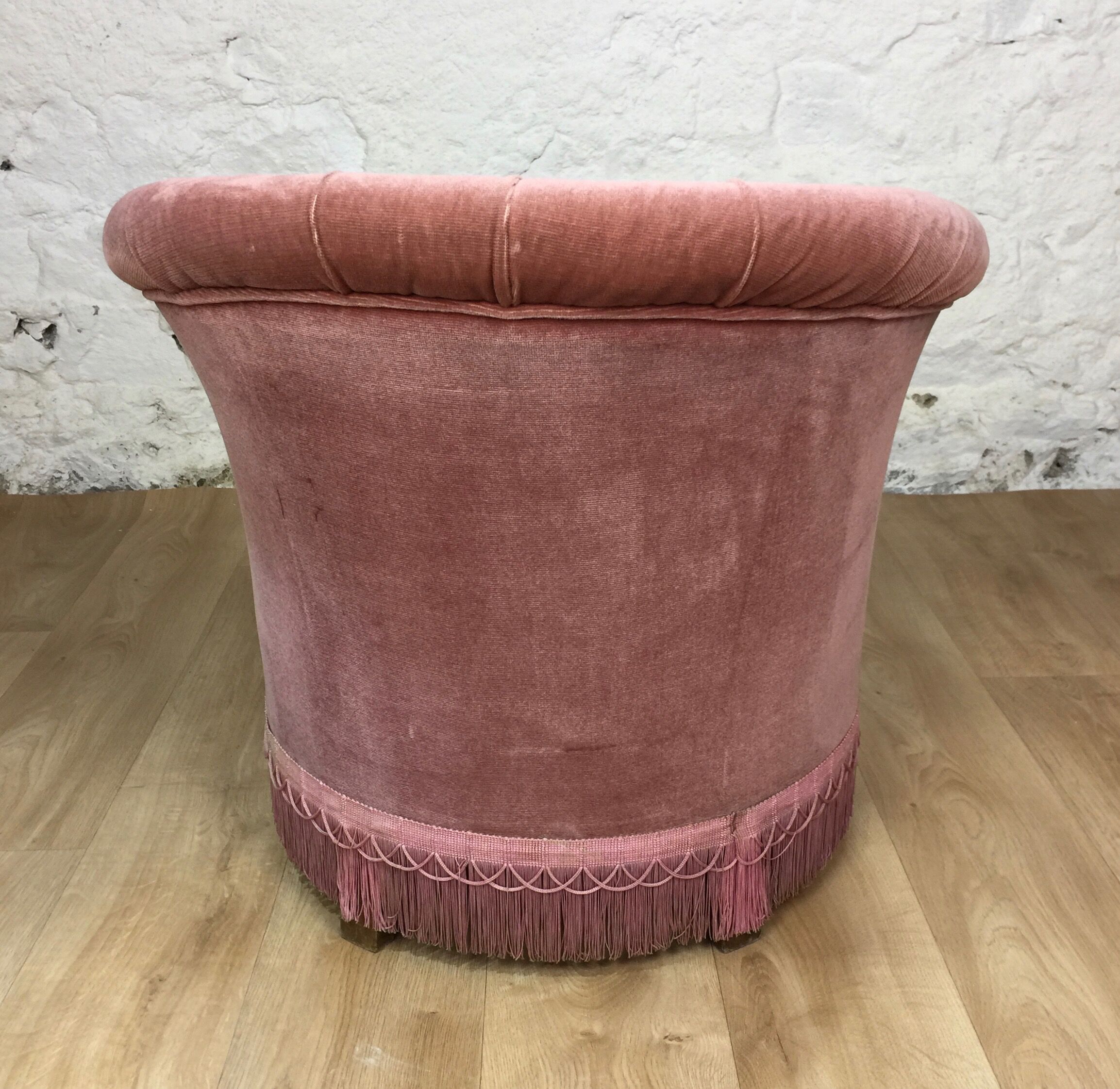 Powdered pink velvet toad chair