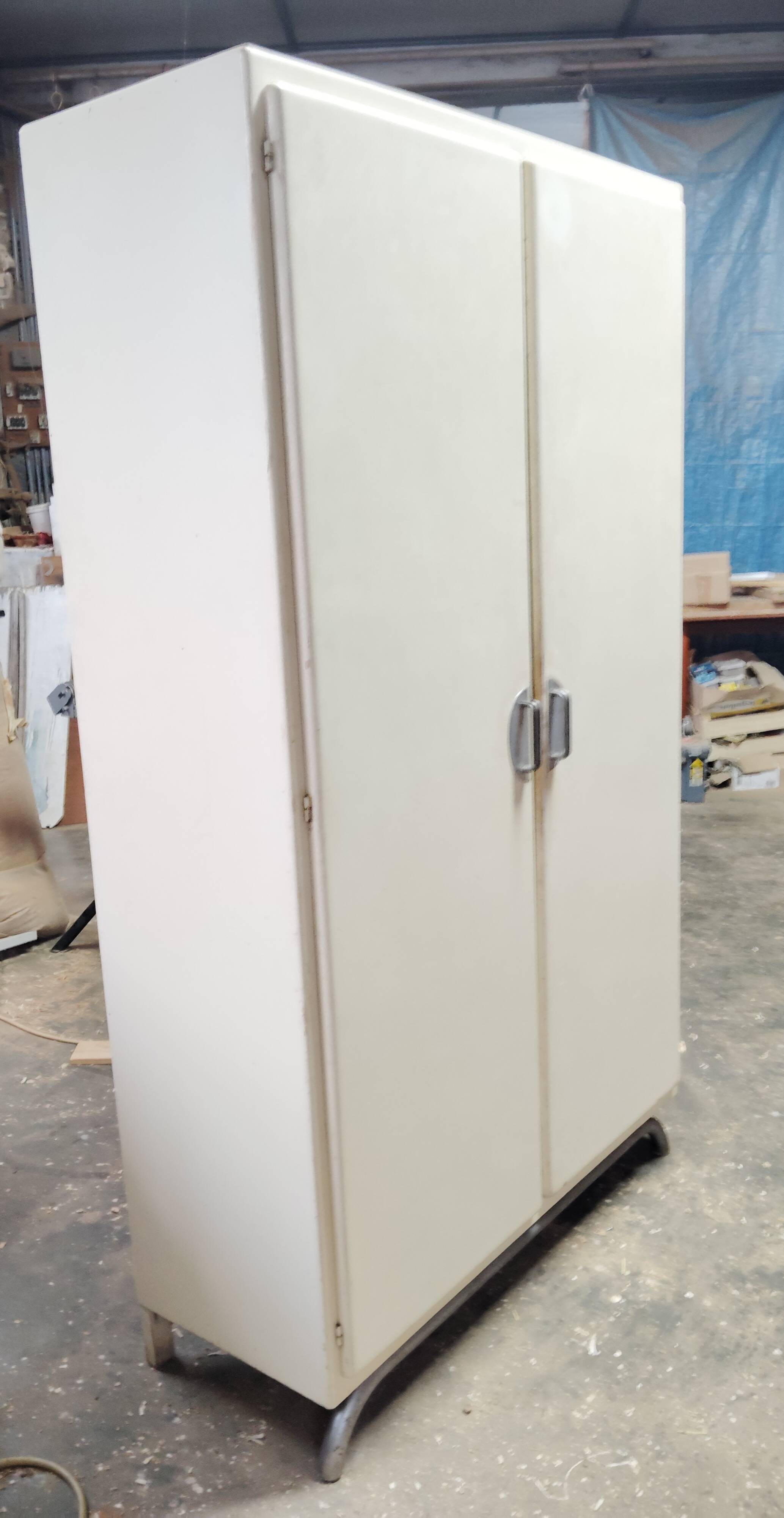 Mado kitchen cabinet