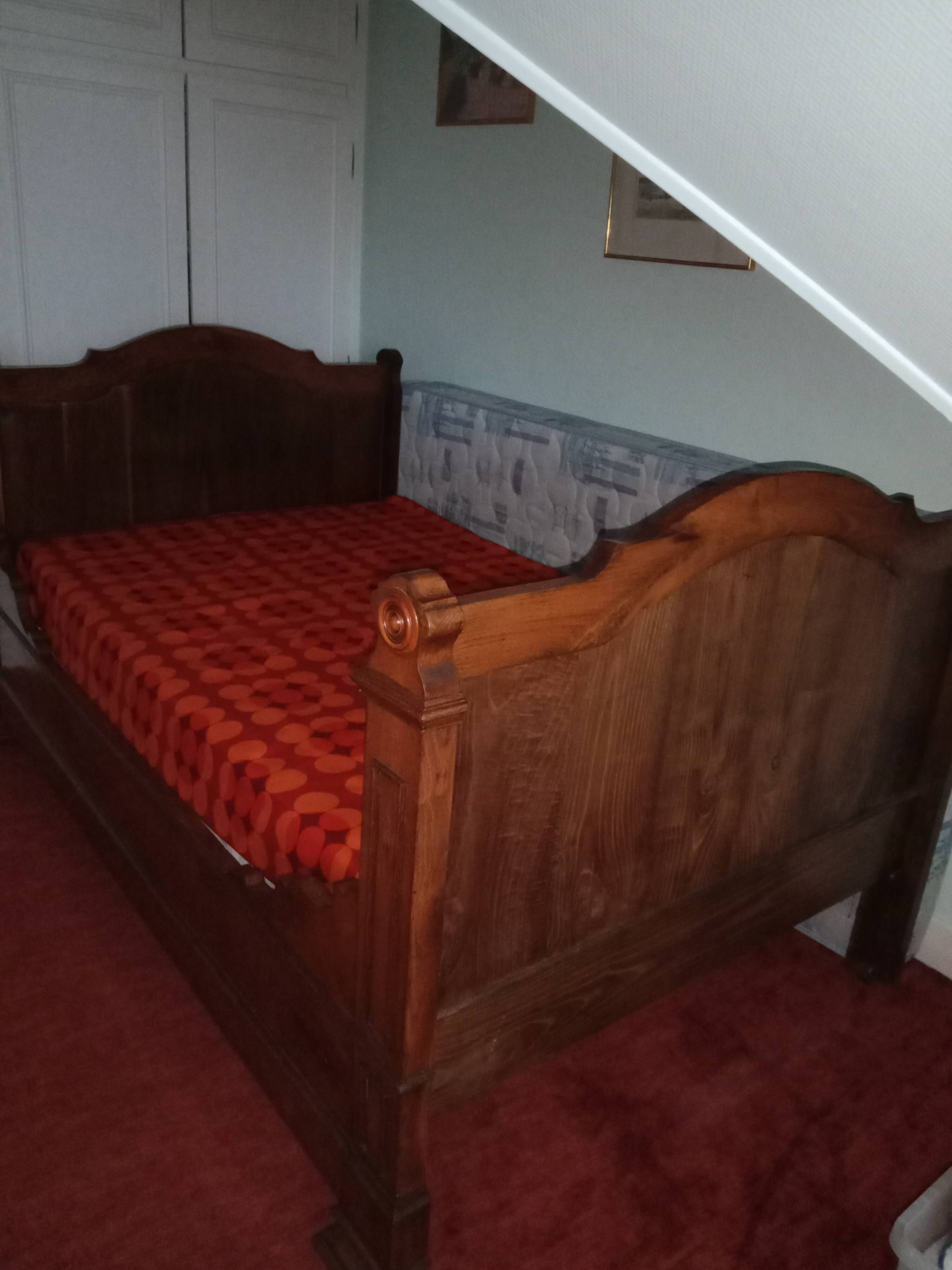 Solid wood bed