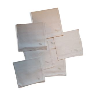 7 napkins