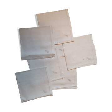 7 serviettes de table