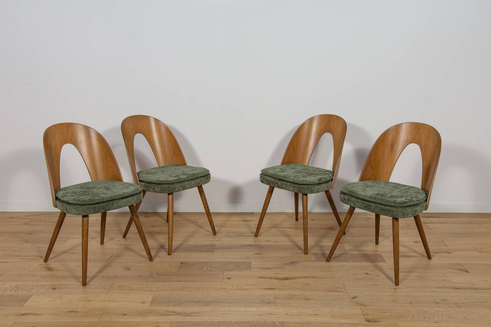 Chaises de salle à manger par Antonín Šuman pour Tatra, années 1960, lot de 4