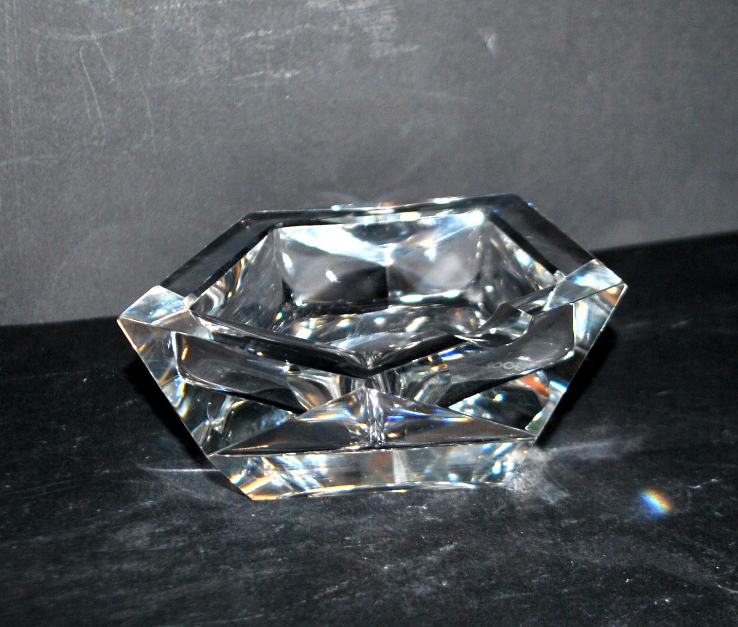 Faceted cut crystal ashtray signed SAINT-LOUIS