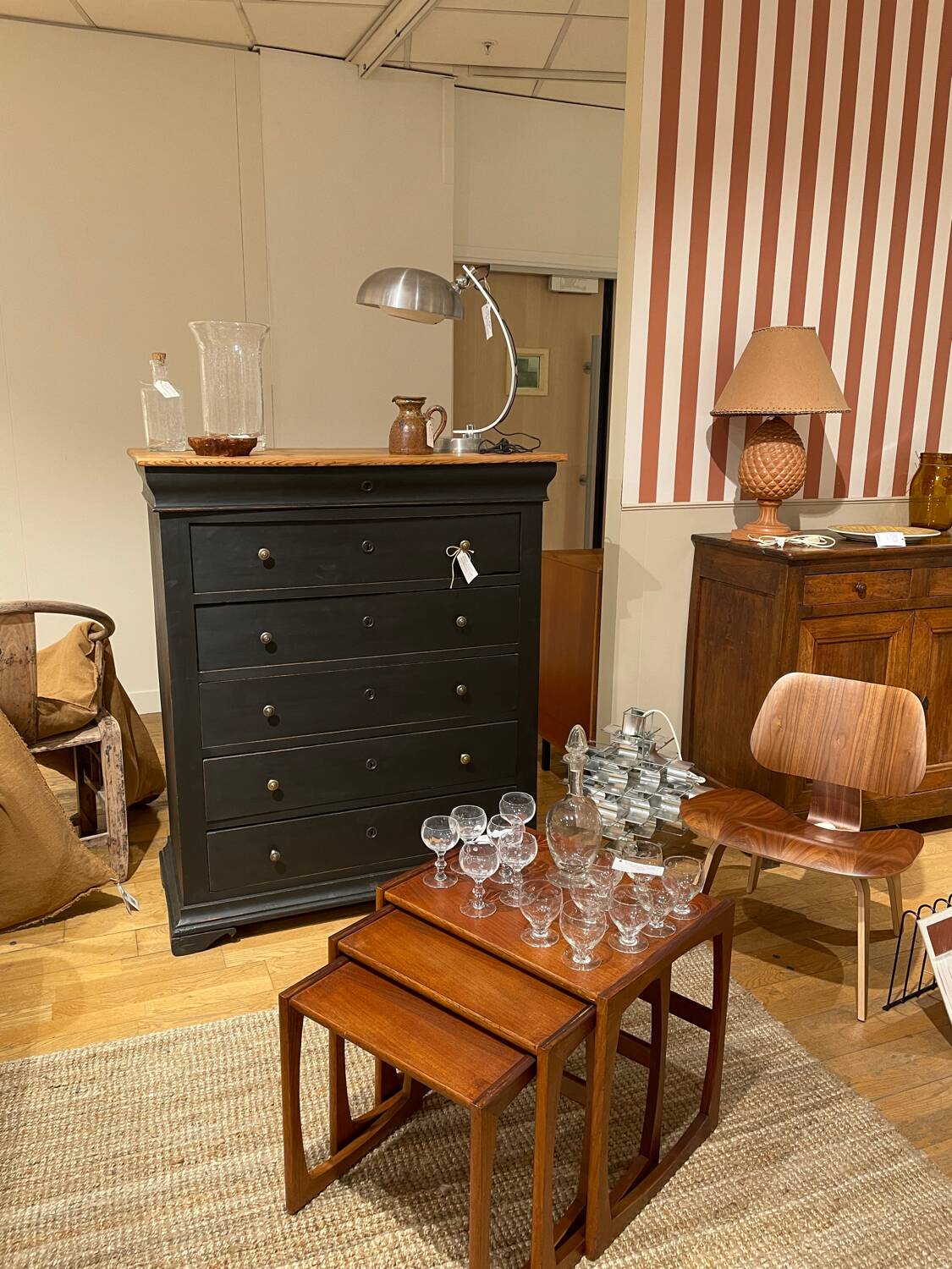Black wooden chest of drawers