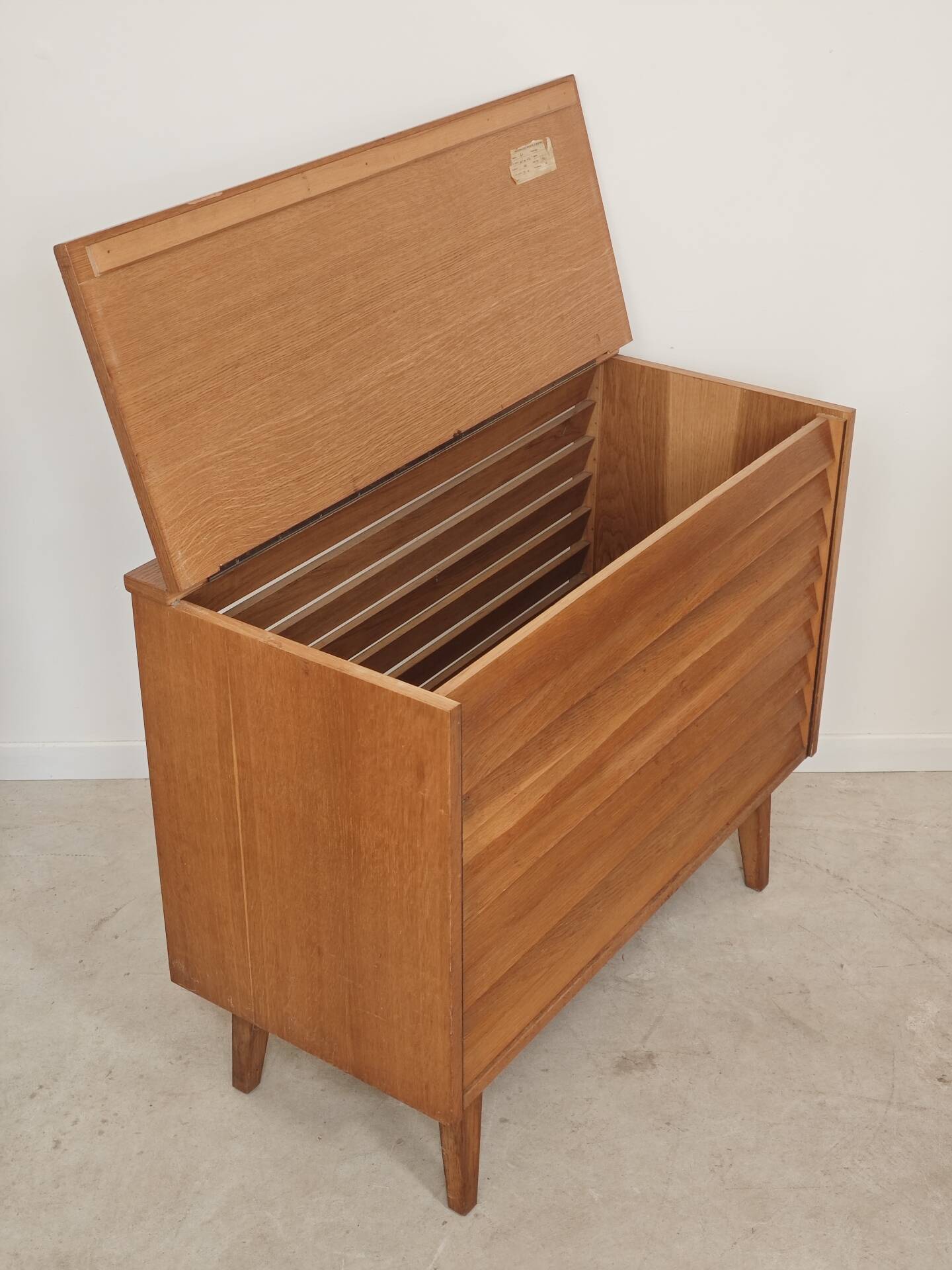 Coffre a linge ou coffre a jouet Tchèque par DREVOZPRACUJICI 1960