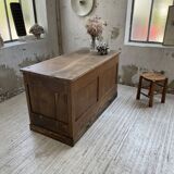 Central island trading counter in walnut