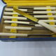 12 couteaux manche resine blanc