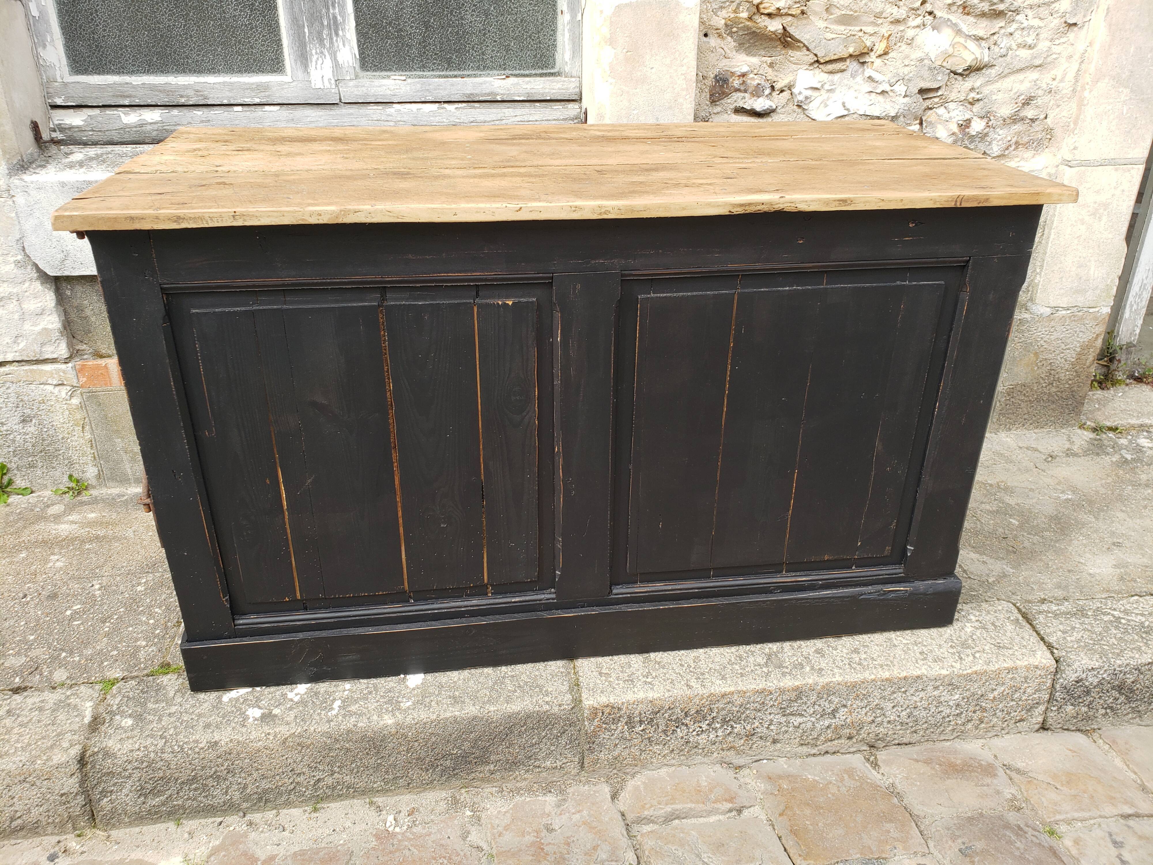 Double-sided counter trade furniture