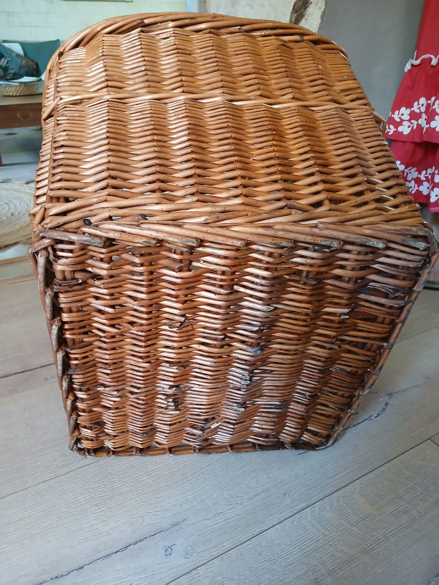 Wicker/rattan storage basket