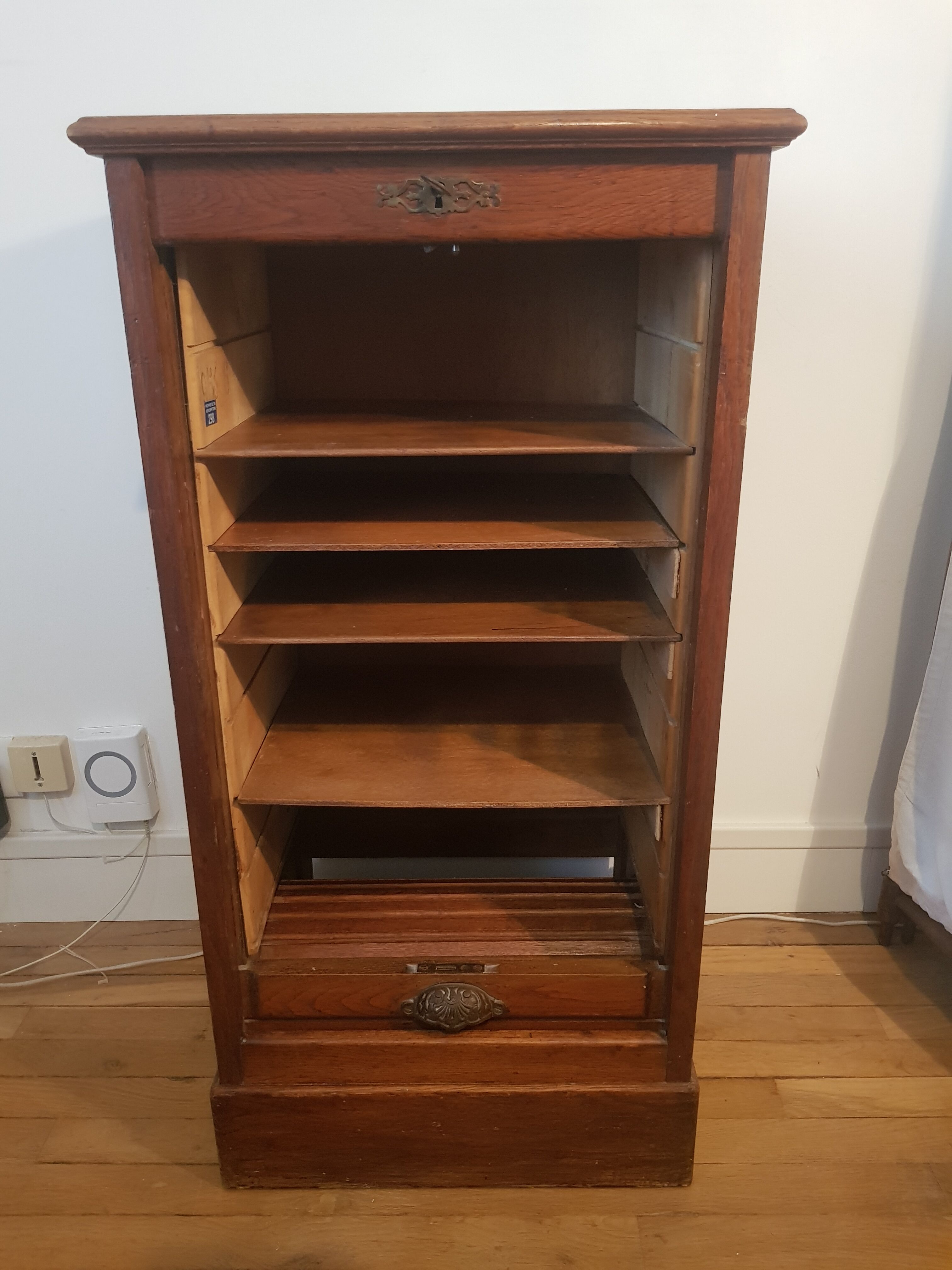 Furniture with sliding drawer