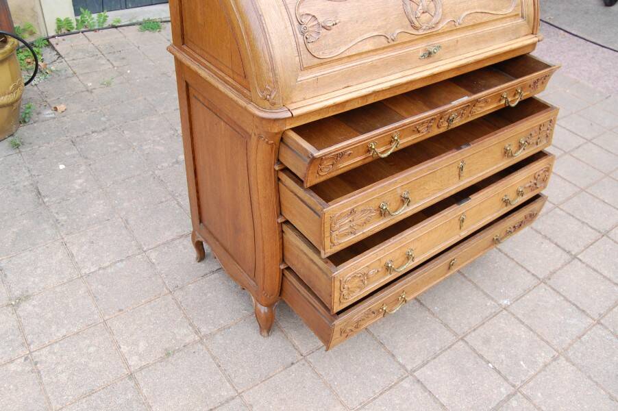 cylinder desk from the Louis XV period in oak, late 18th century