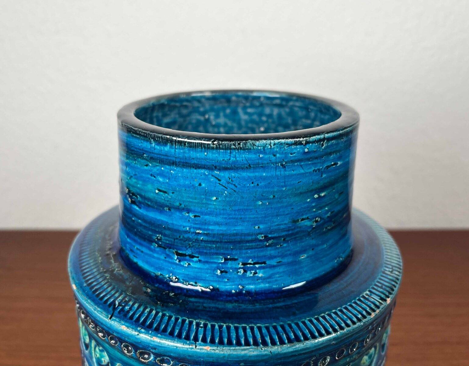 Mid-century Italian pottery vase from the Rimini Blu studio by Aldo Londi for Bitossi, 1960s.