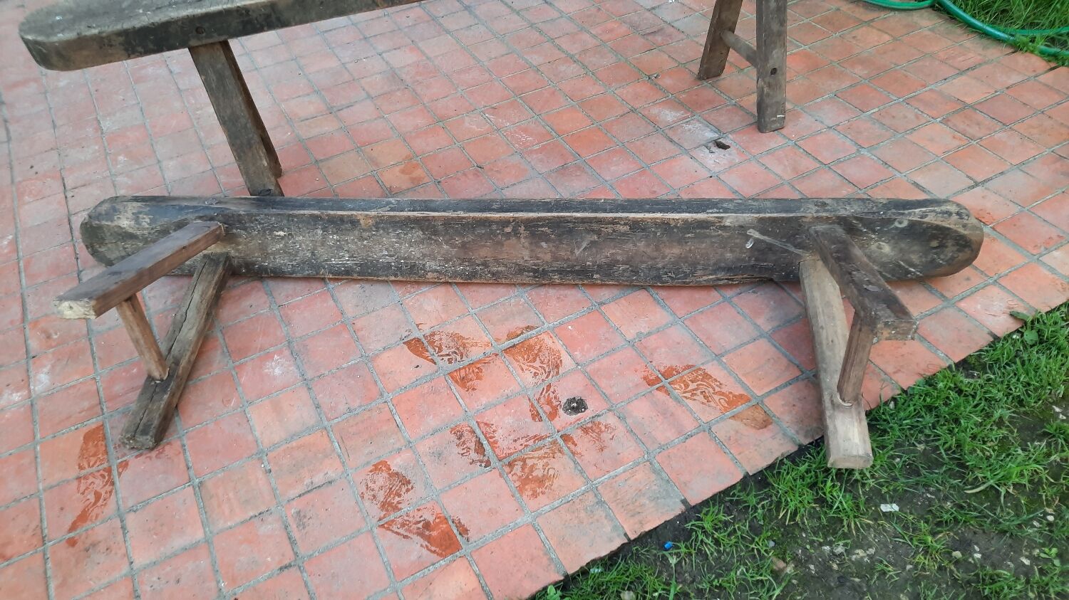 Paire de bancs en bois