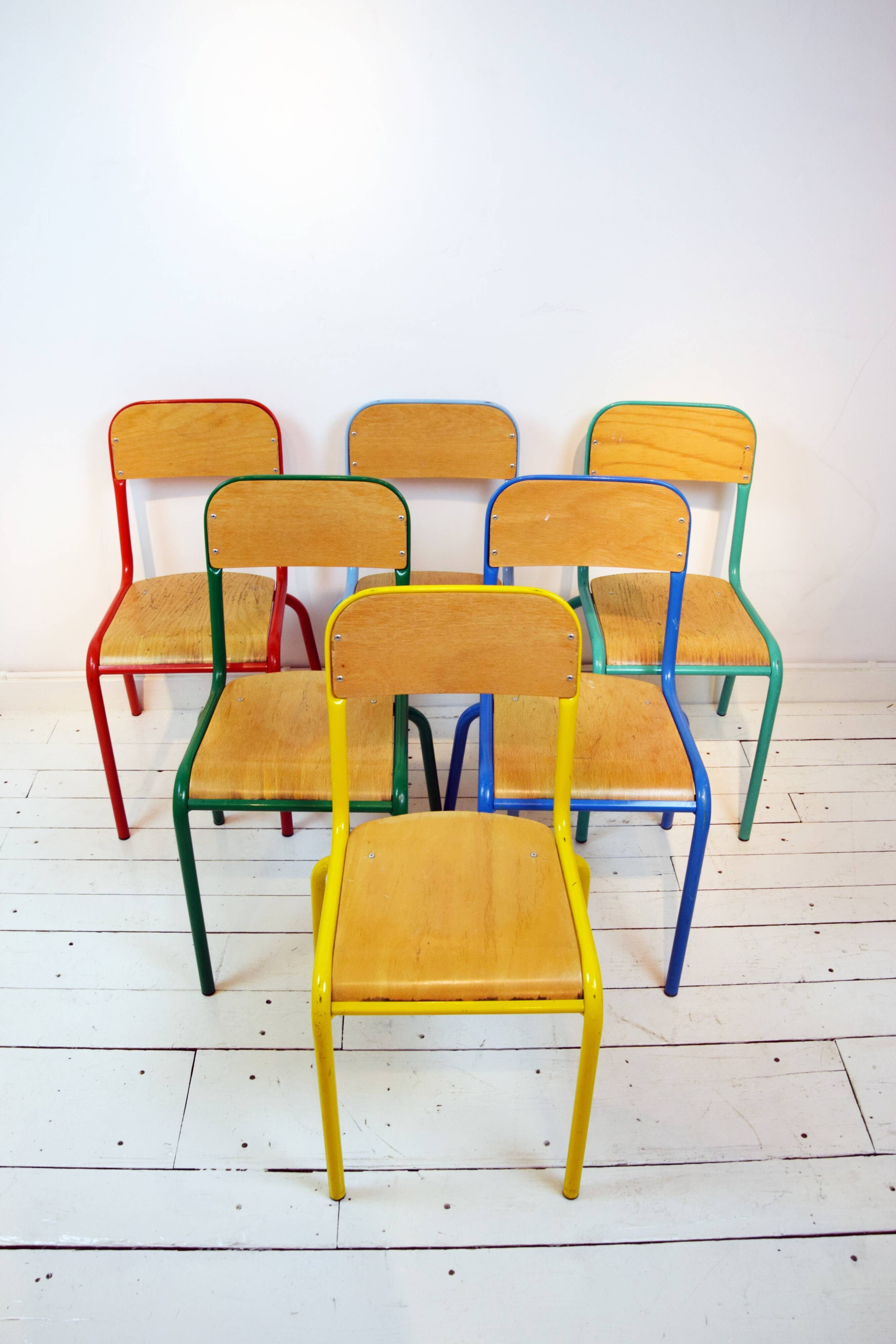 Série de 6 chaises en métal coloré