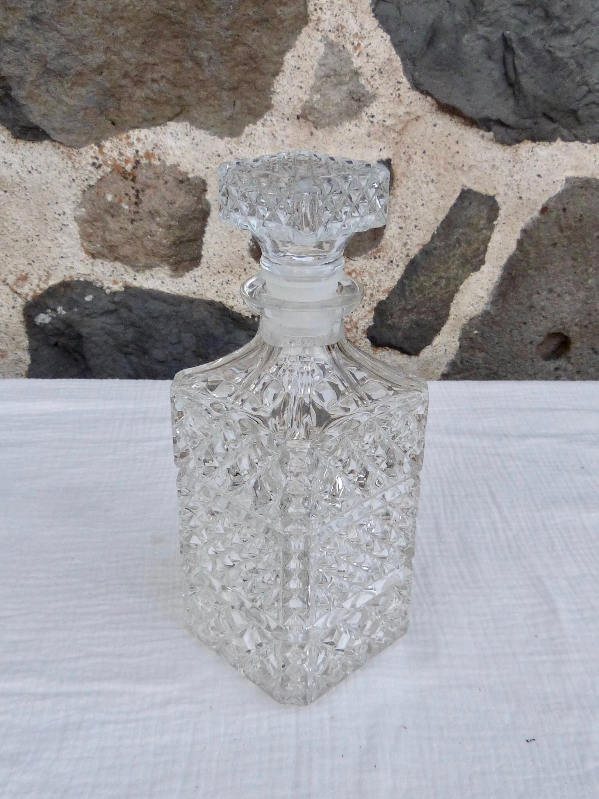 Glass whisky decanter