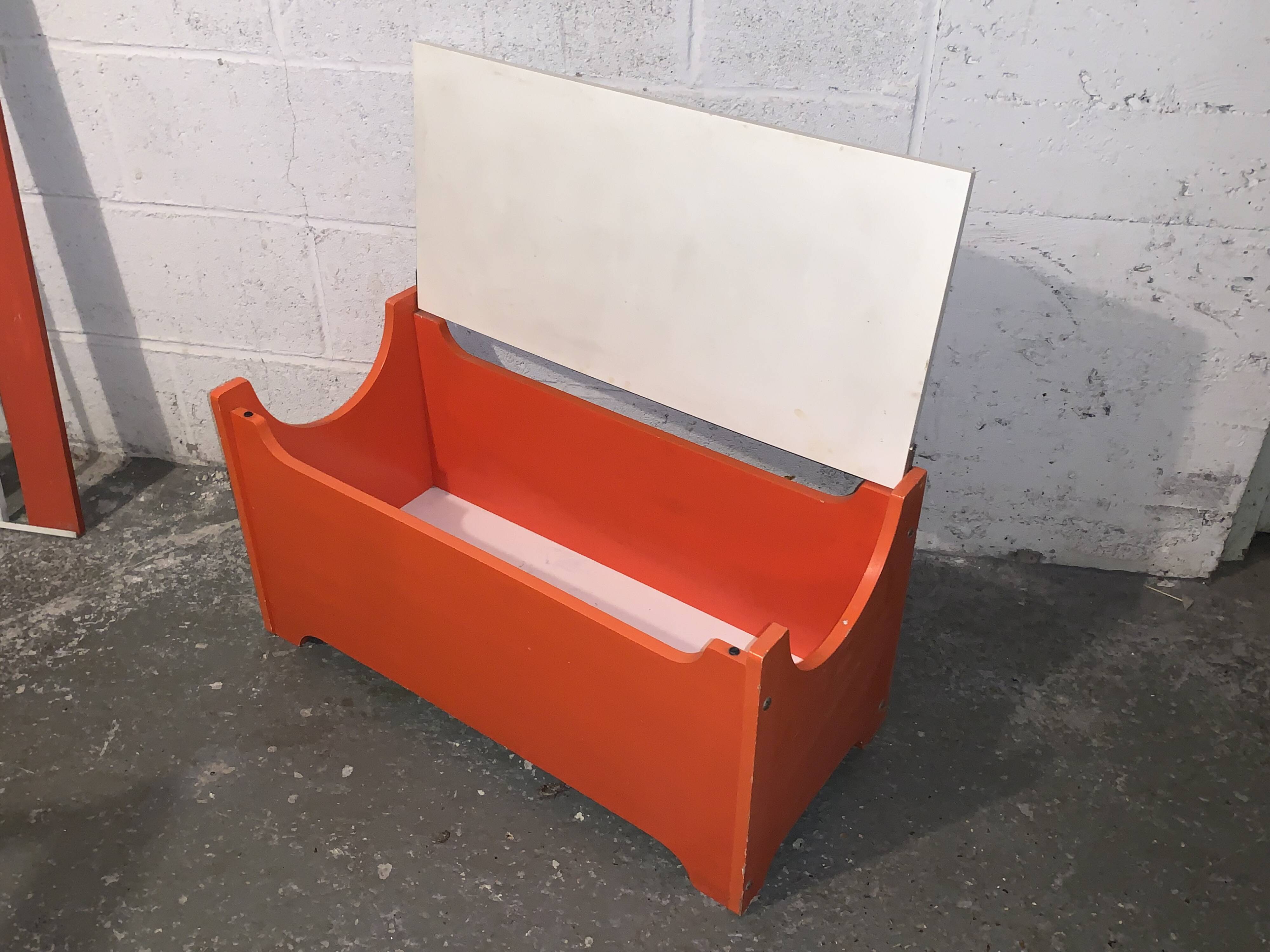 Vintage Space Age Italian Design Chest and Bench by Fratelli Reguitti