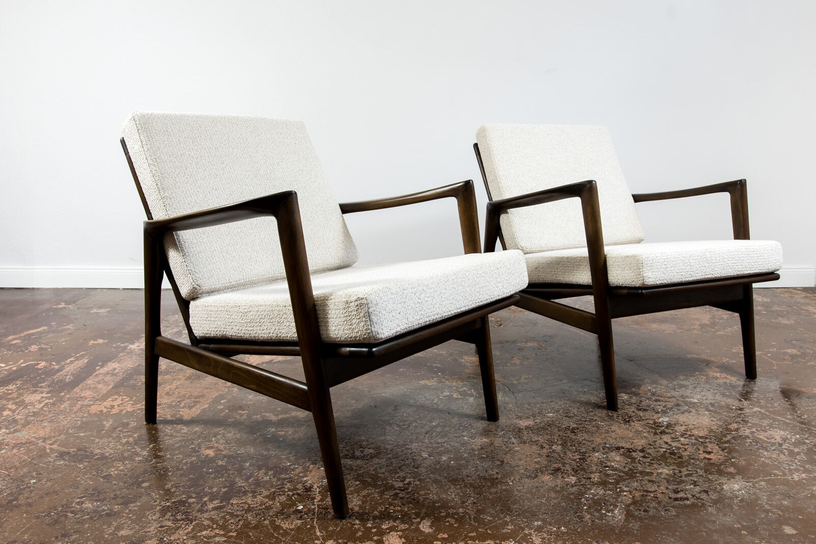 Paire de fauteuils Type 300-130 des années 1960