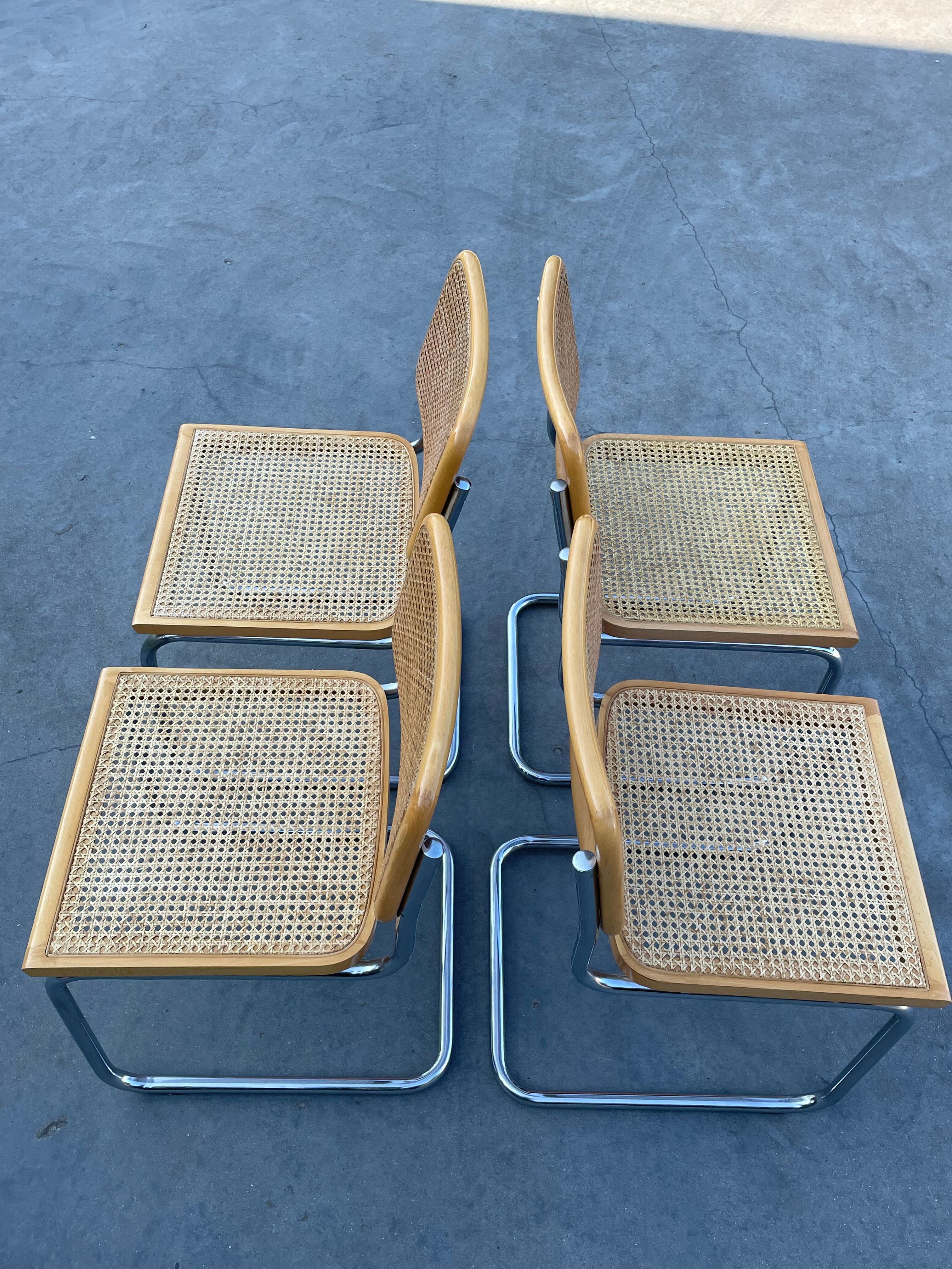 Lot de  4 chaises modèle Cesca B32