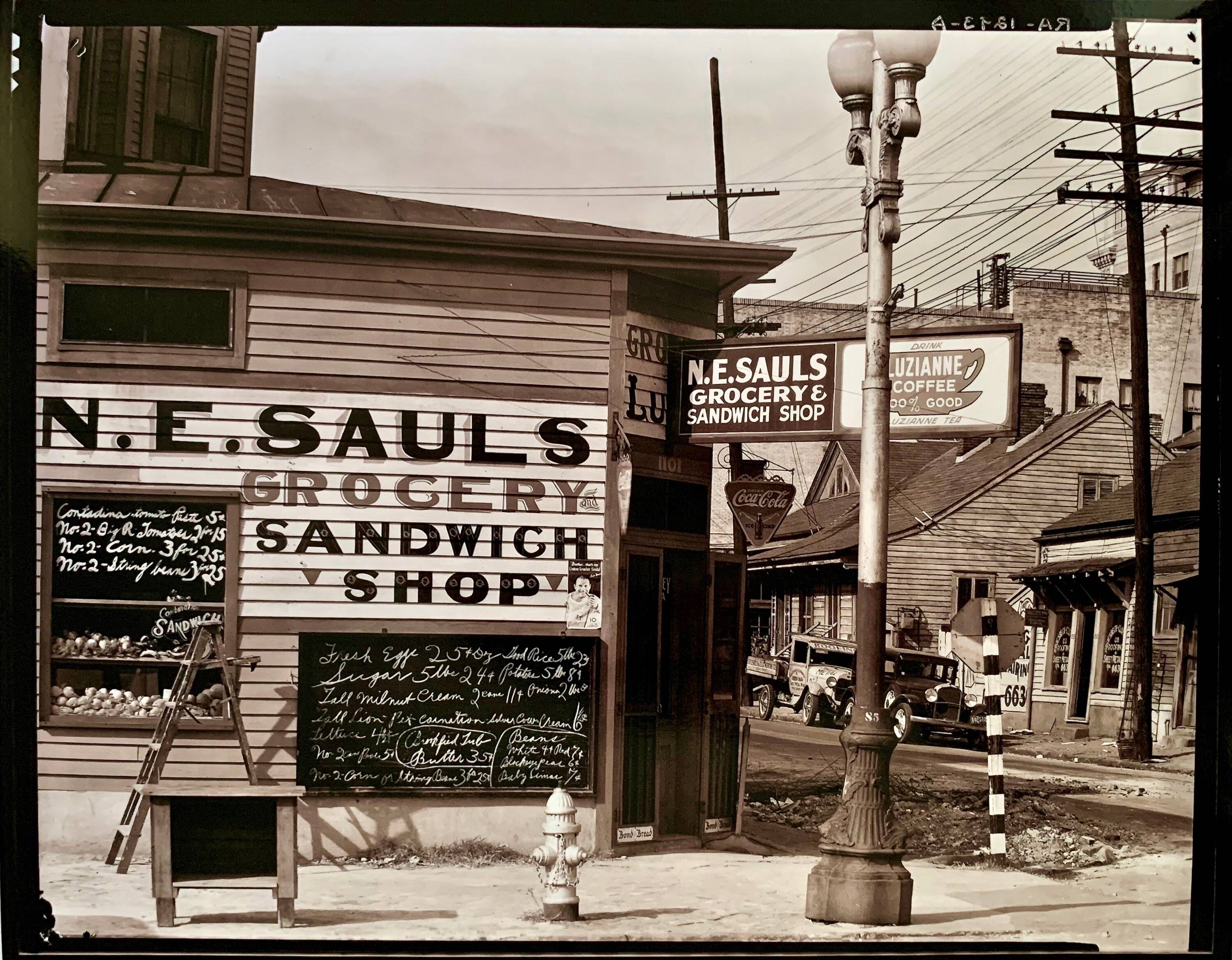 📸 Original photograph – Walker Evans, 1936 Sandwich shop front