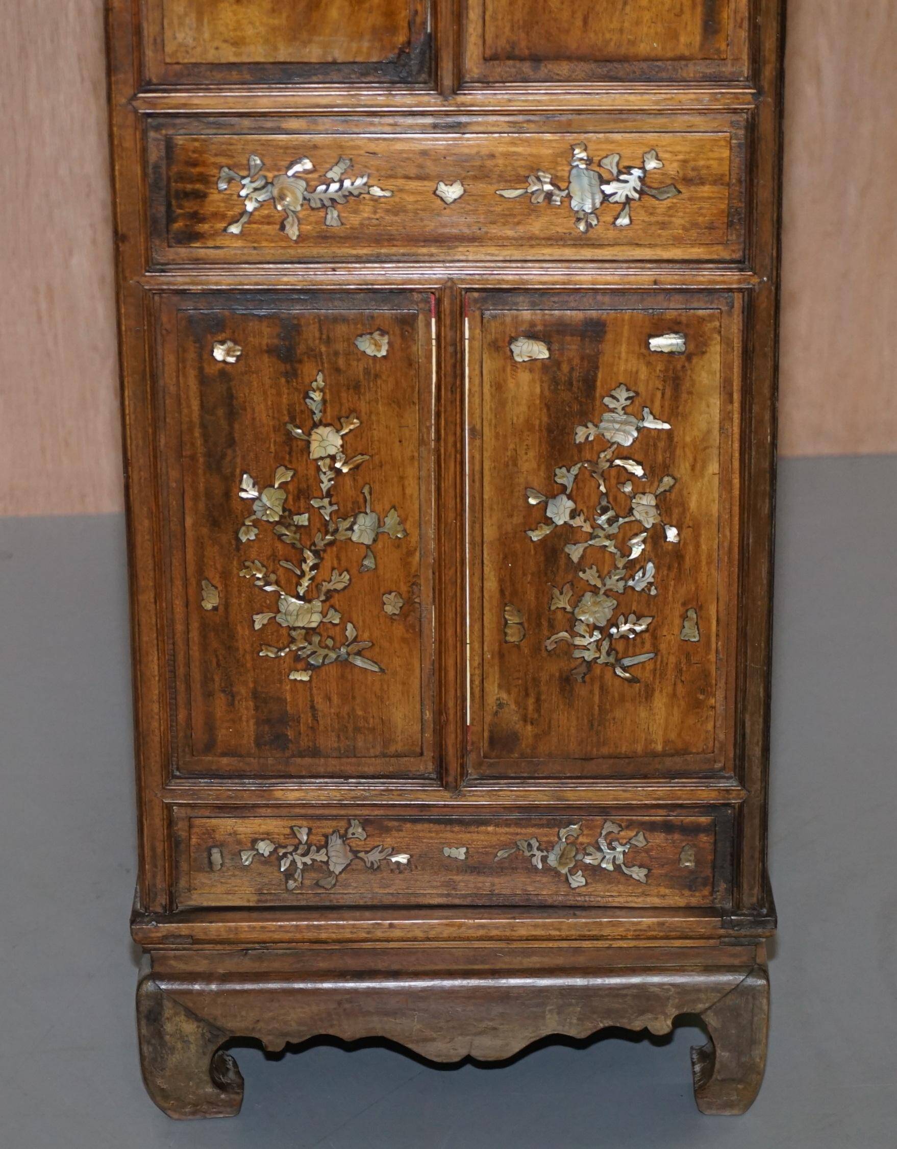 19th-century Chinese cabinet inlaid with mother-of-pearl