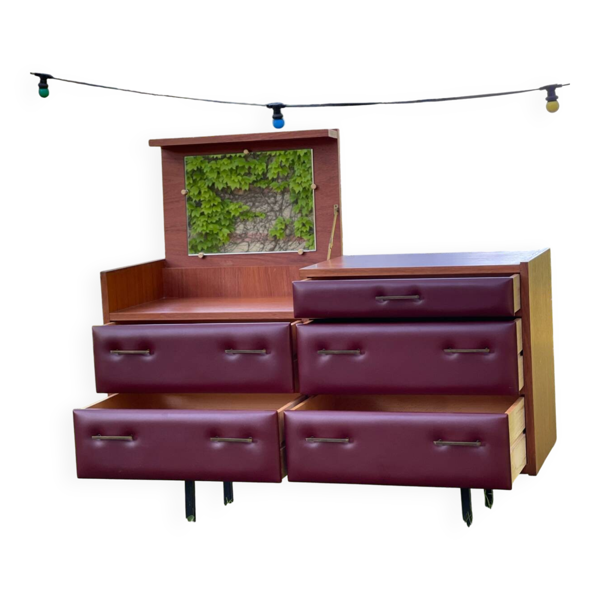 Commode coiffeuse modèle "ingrid" produit par Mondial literie.