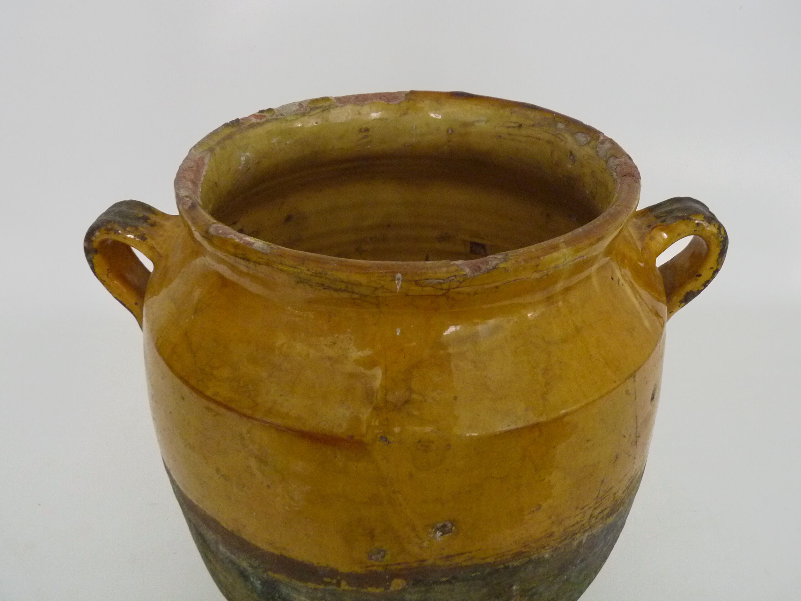 Magnificent glazed yellow confit pot, south-west of France. 19th century.