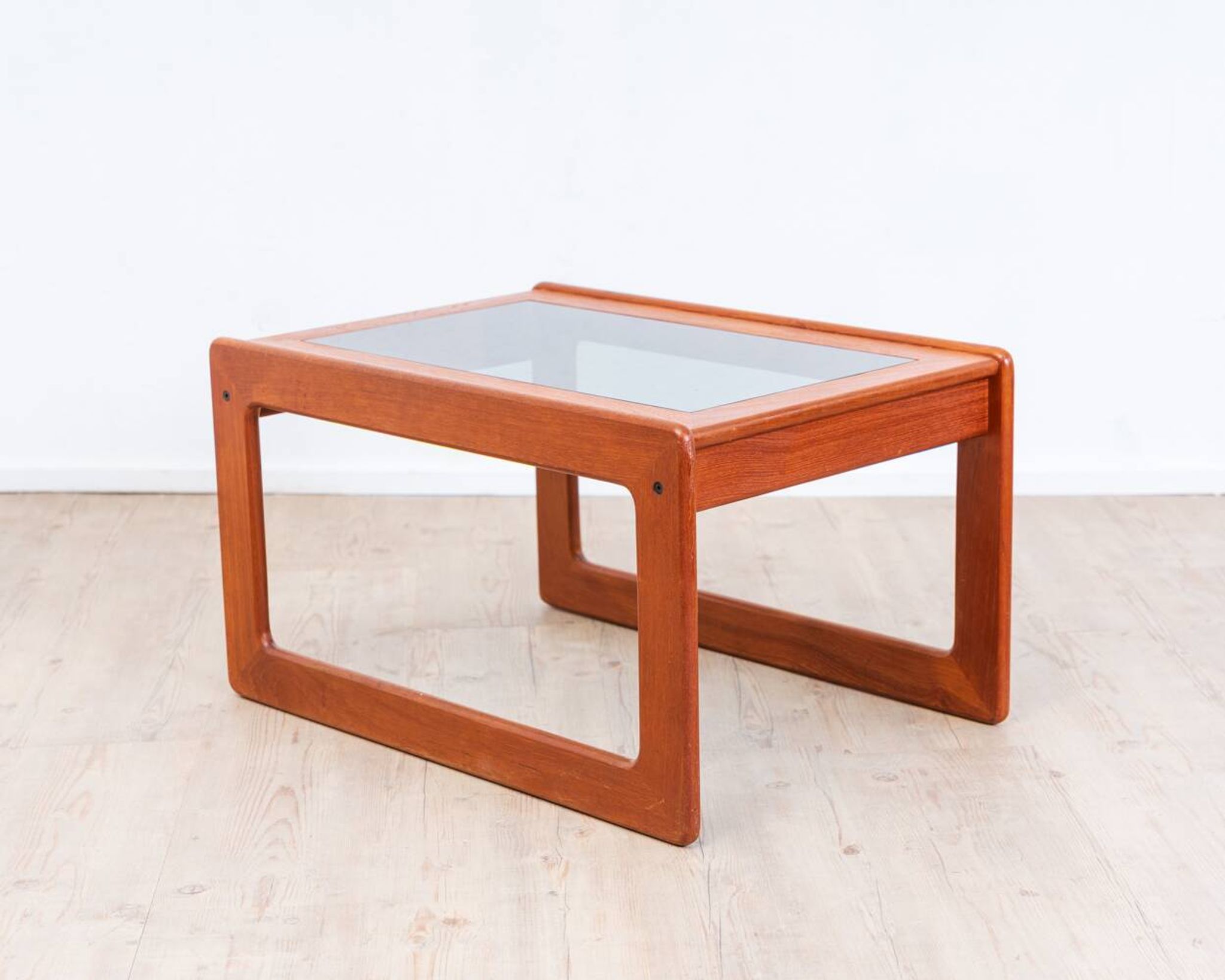 Table basse danoise en teck. Fabricant Komfort Danemark. Années 70