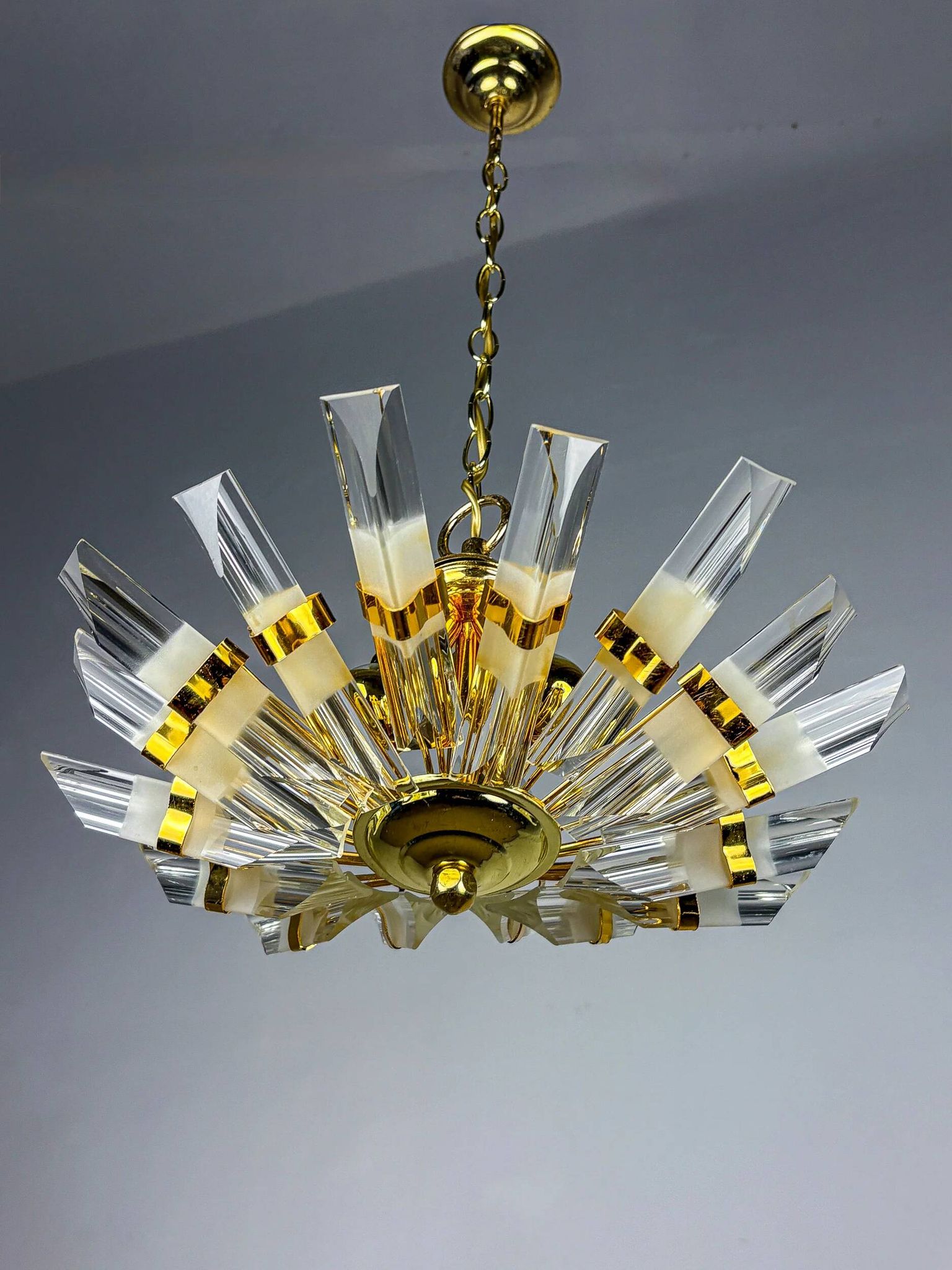 Sun-shaped chandelier by Oscar Torlasco for StilKronen, cut Murano glass, Italy 1970s
