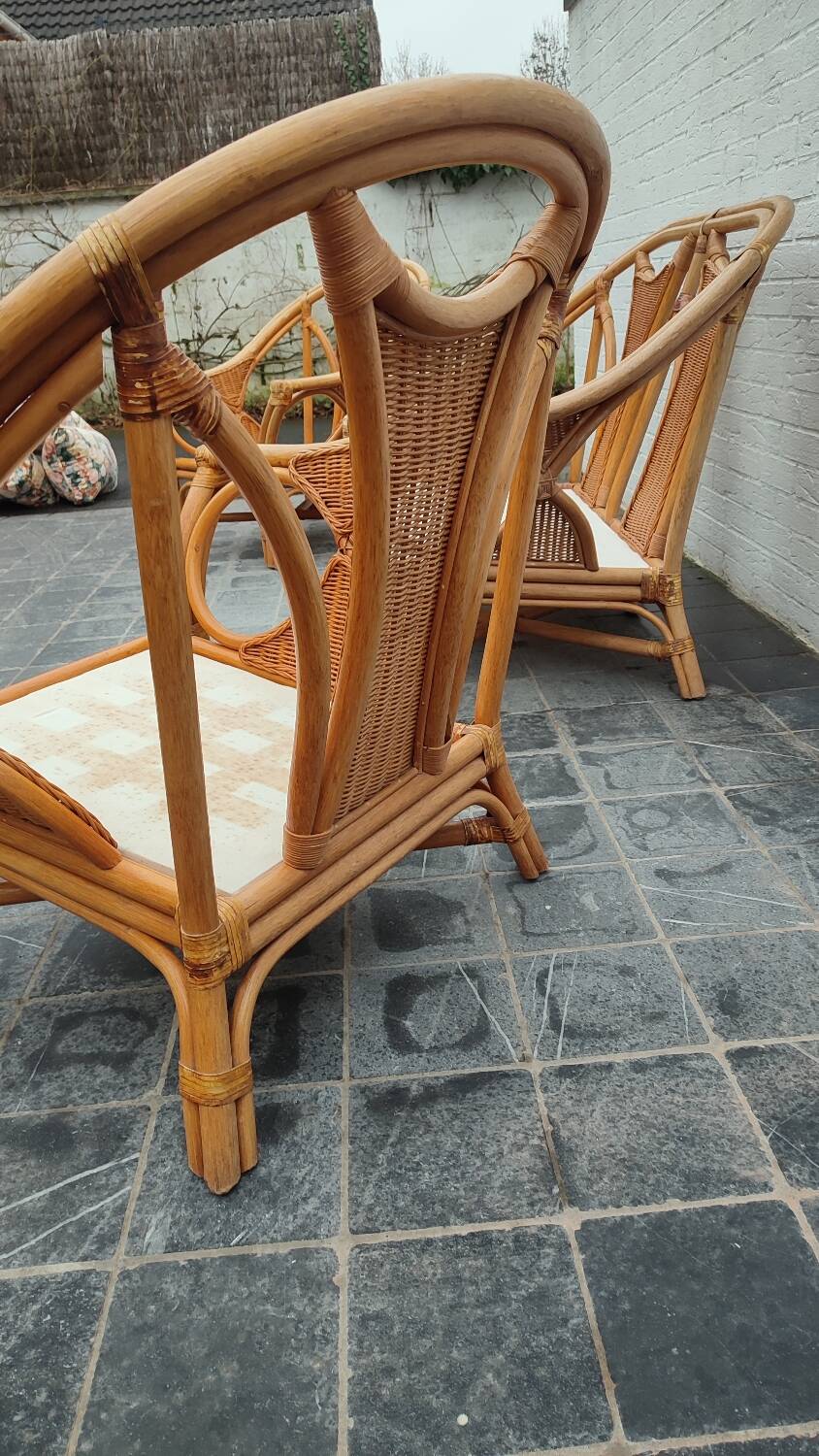 Set of 2 rattan armchairs with a bench.