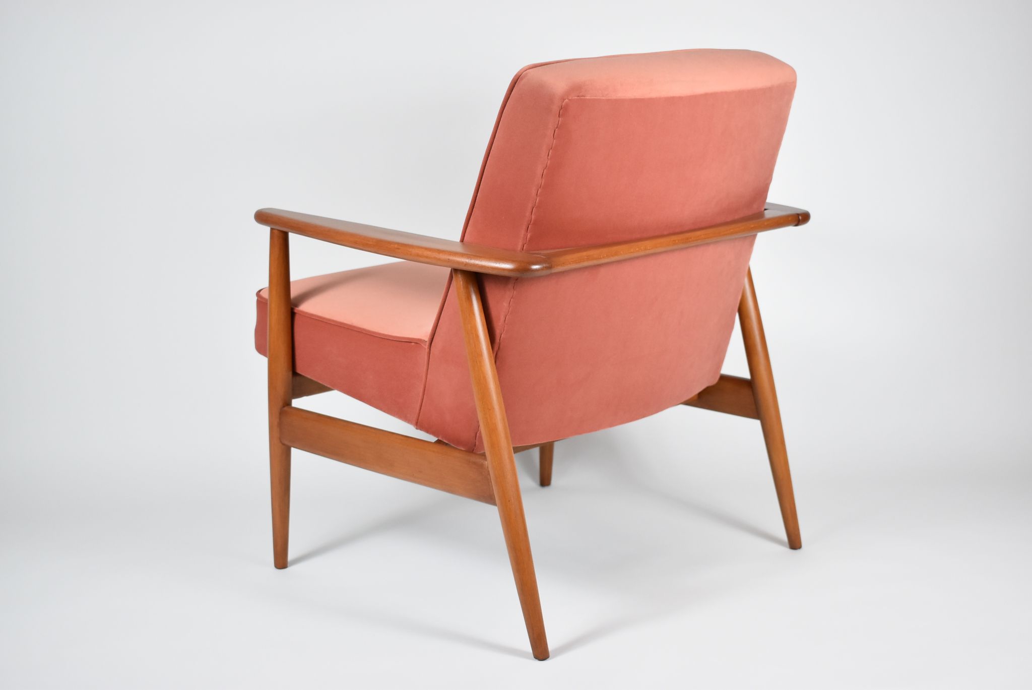 Pink velvet armchair, designer M. Zielinski, 1960s, Poland