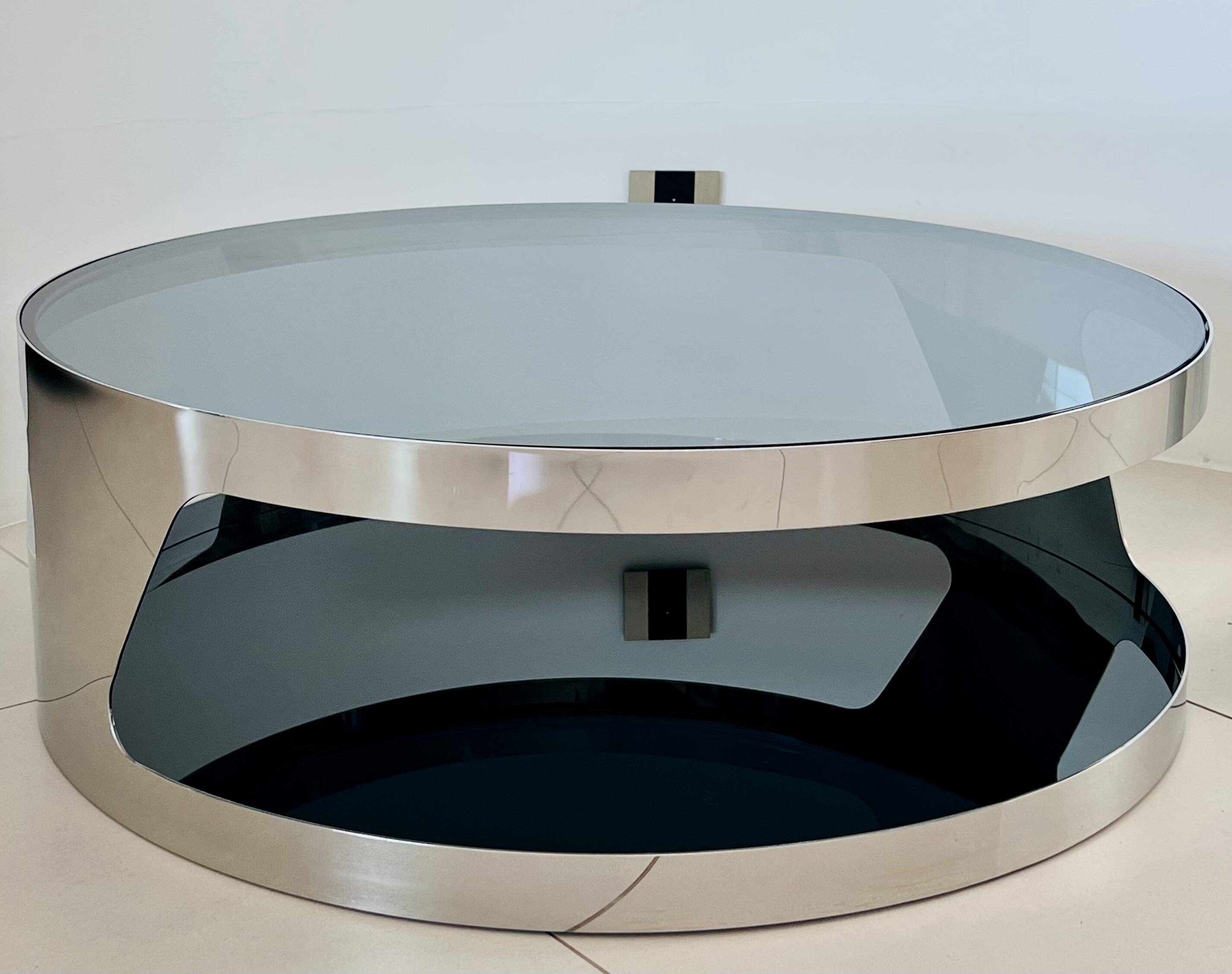 Round coffee table by Gallotti & Radice, Italy post 2000.
