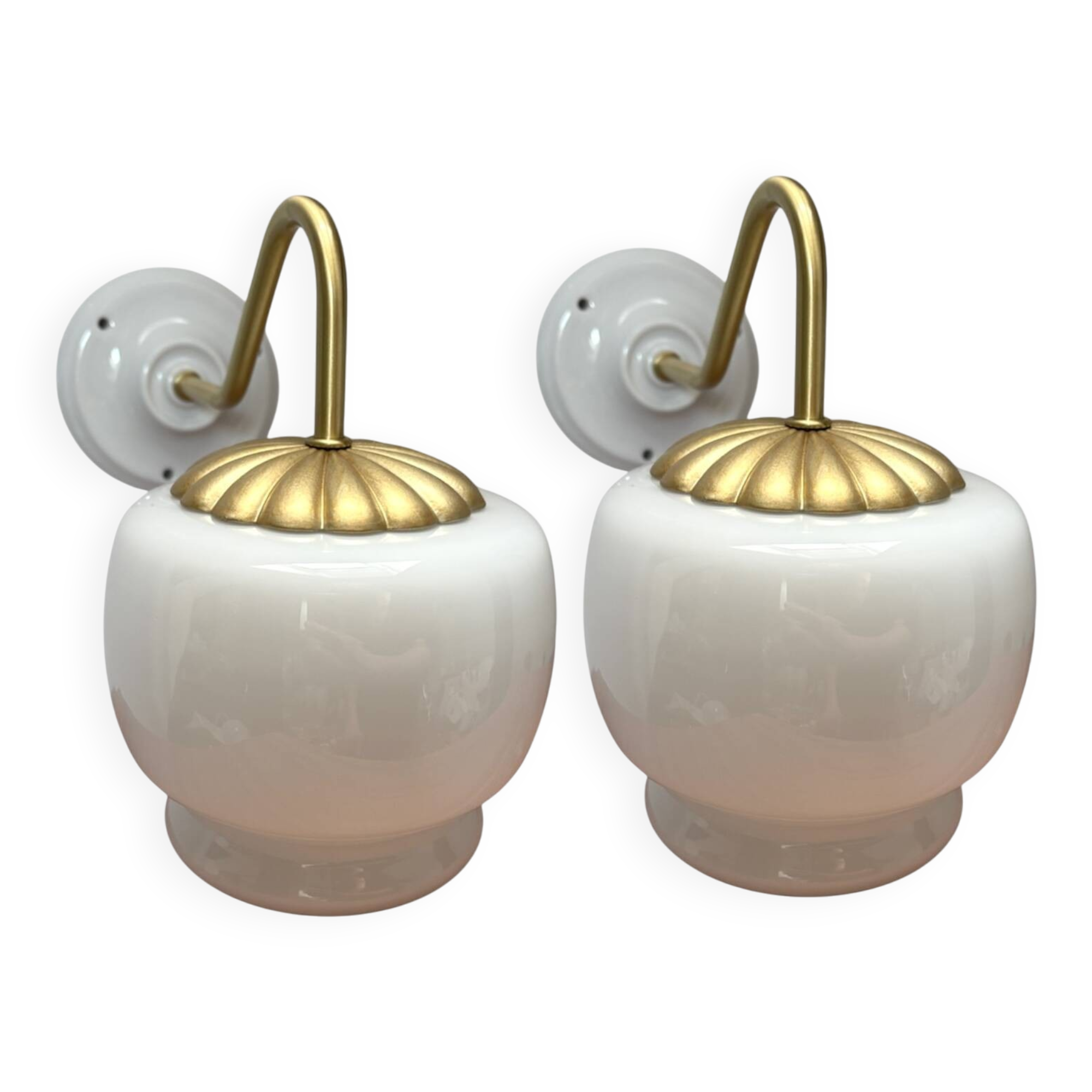 Paire d’appliques murales vintage globes blancs