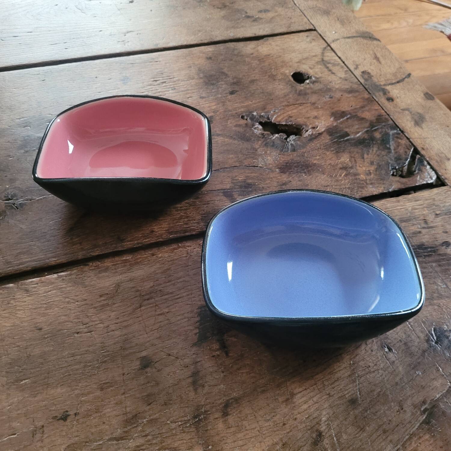 Paire de coupelles en céramique émaillée bicolore, années 1970