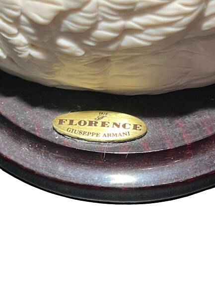 Set of two sculptures representing swans by Guiseppe Armani