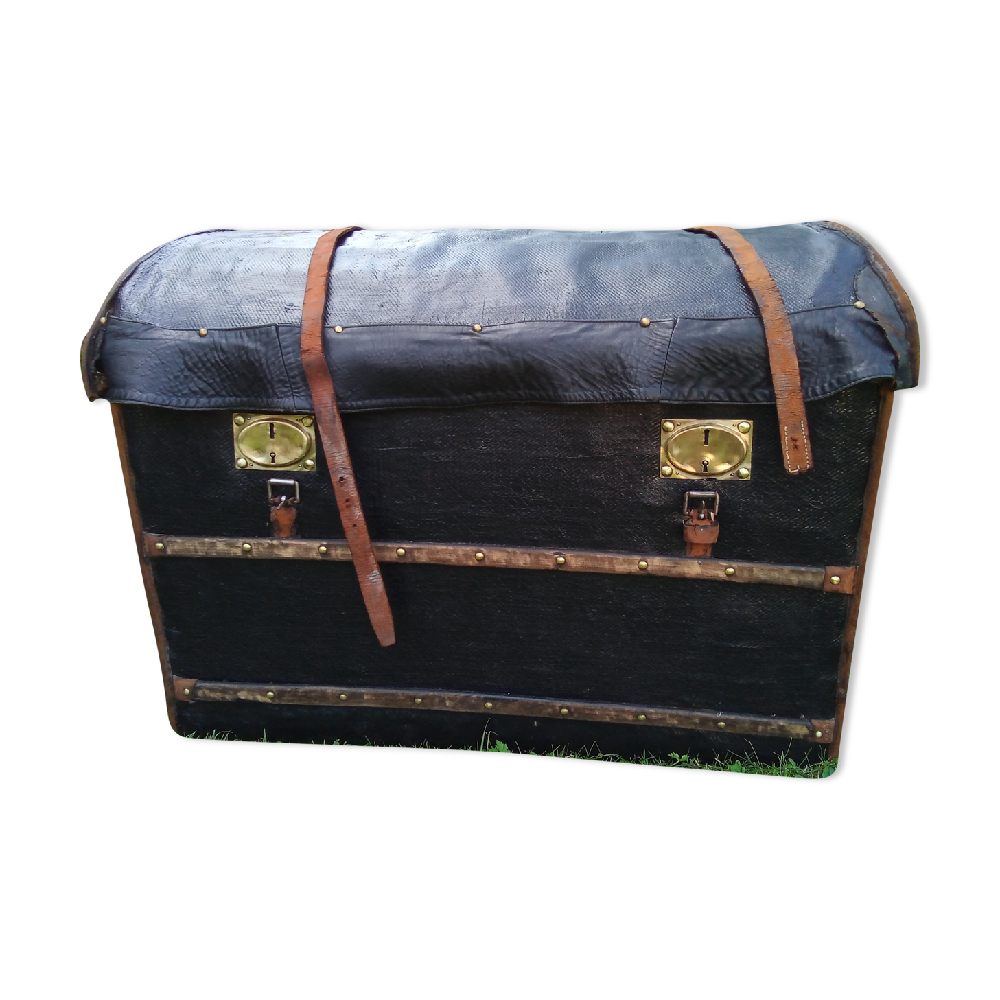 Carriage trunk leather wicker brass linen