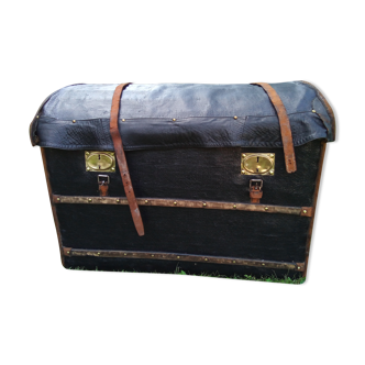 Carriage trunk leather wicker brass linen