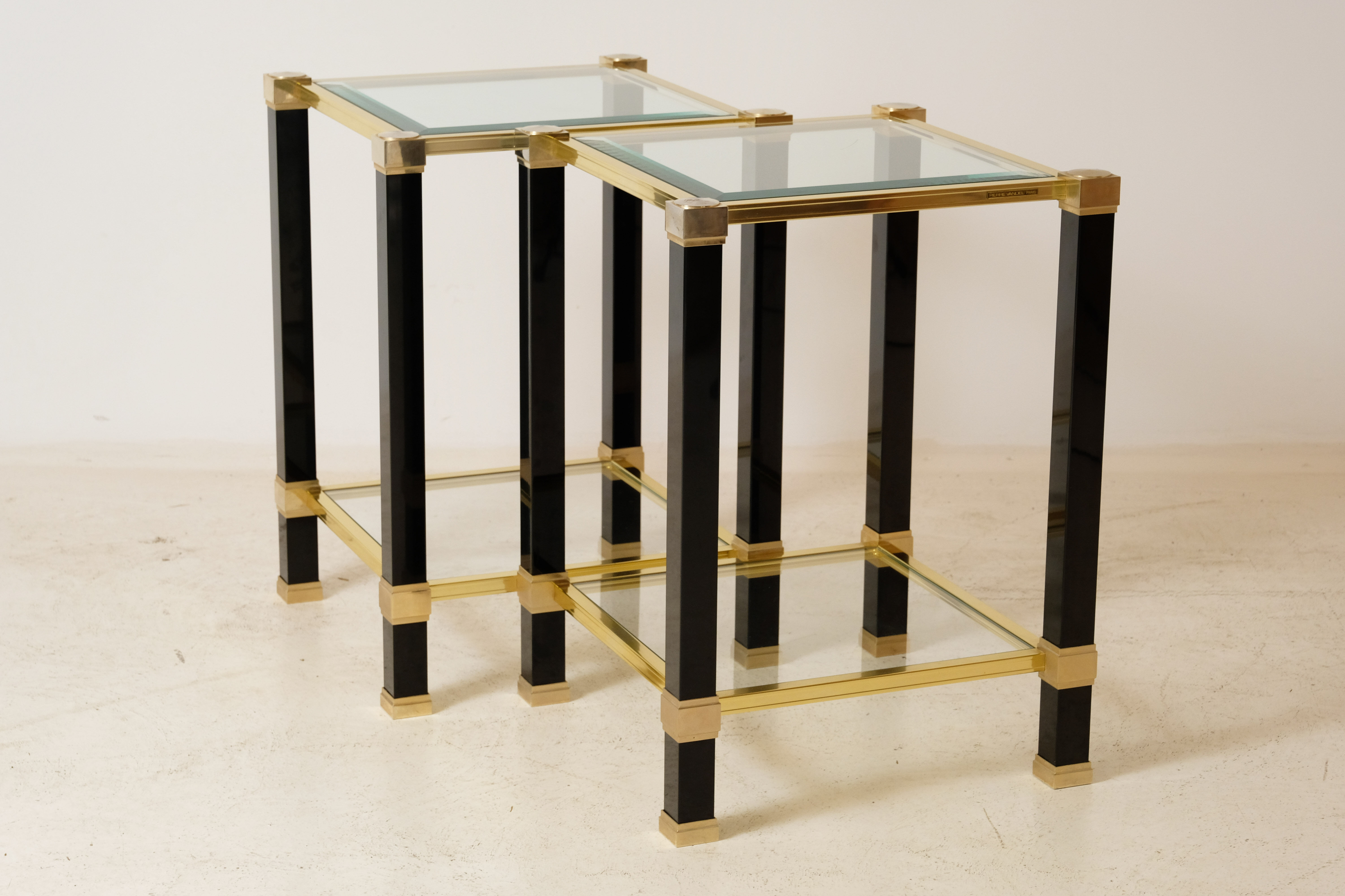 Paire de tables d’appoint ou chevets par Pierre Vandel 1970