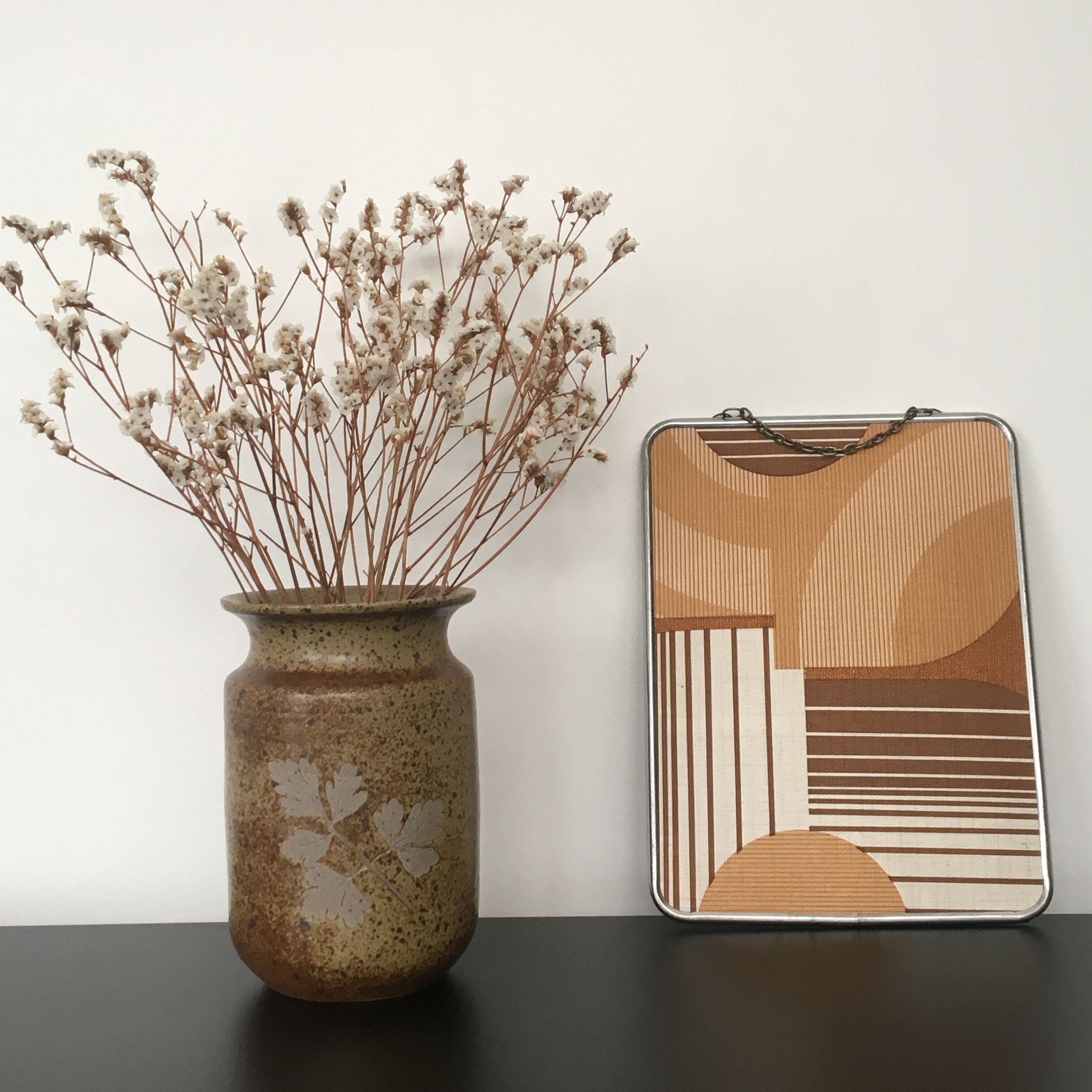 Enamelled sandstone vase decoration foliage