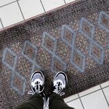 Tapis coureur vintage ouzbek Bukhara fait main en laine – 75 x 244 cm