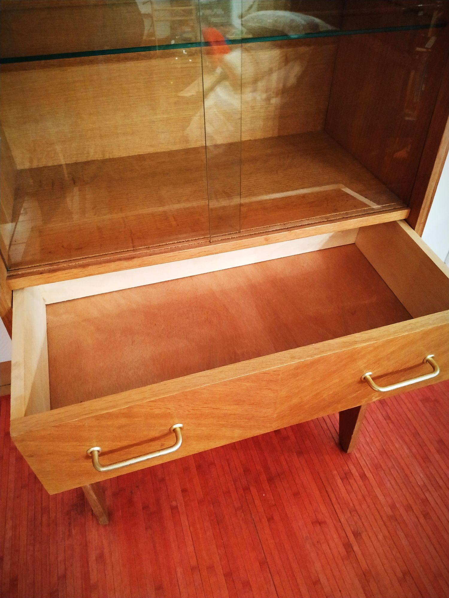 Vintage glass-fronted chest of drawers/bookshelf