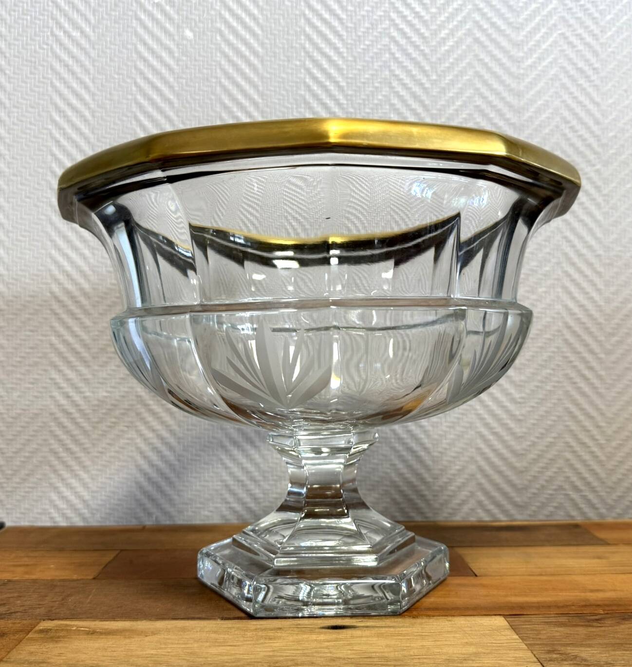 Cristalleries de Lorraine: large faceted bowl on crystal pedestal