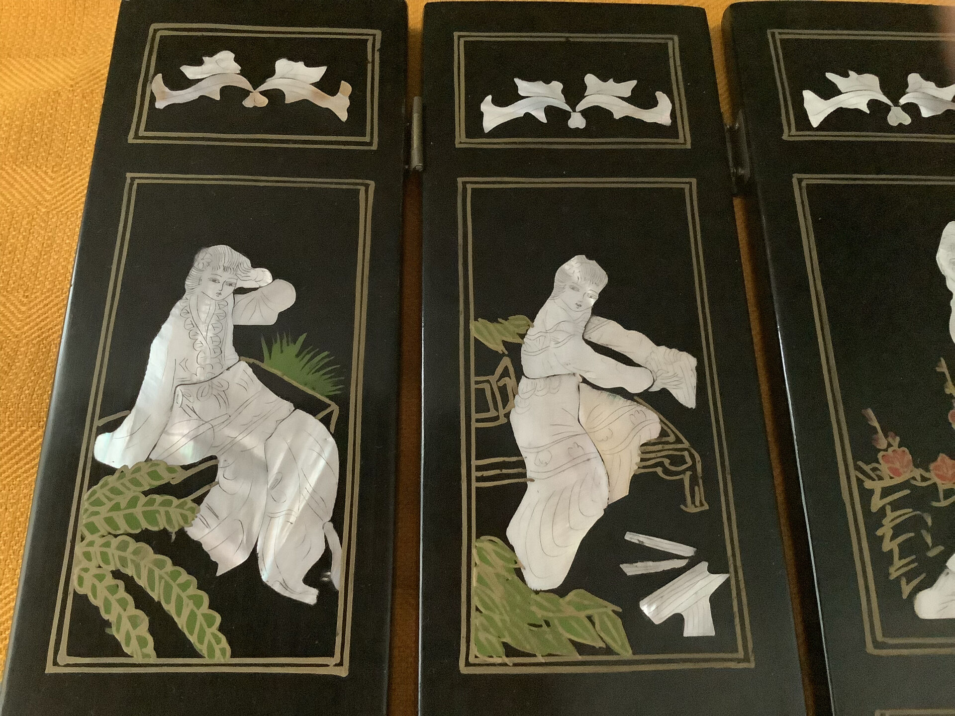 Mini Chinese folding screen Lacquered wood + inlays